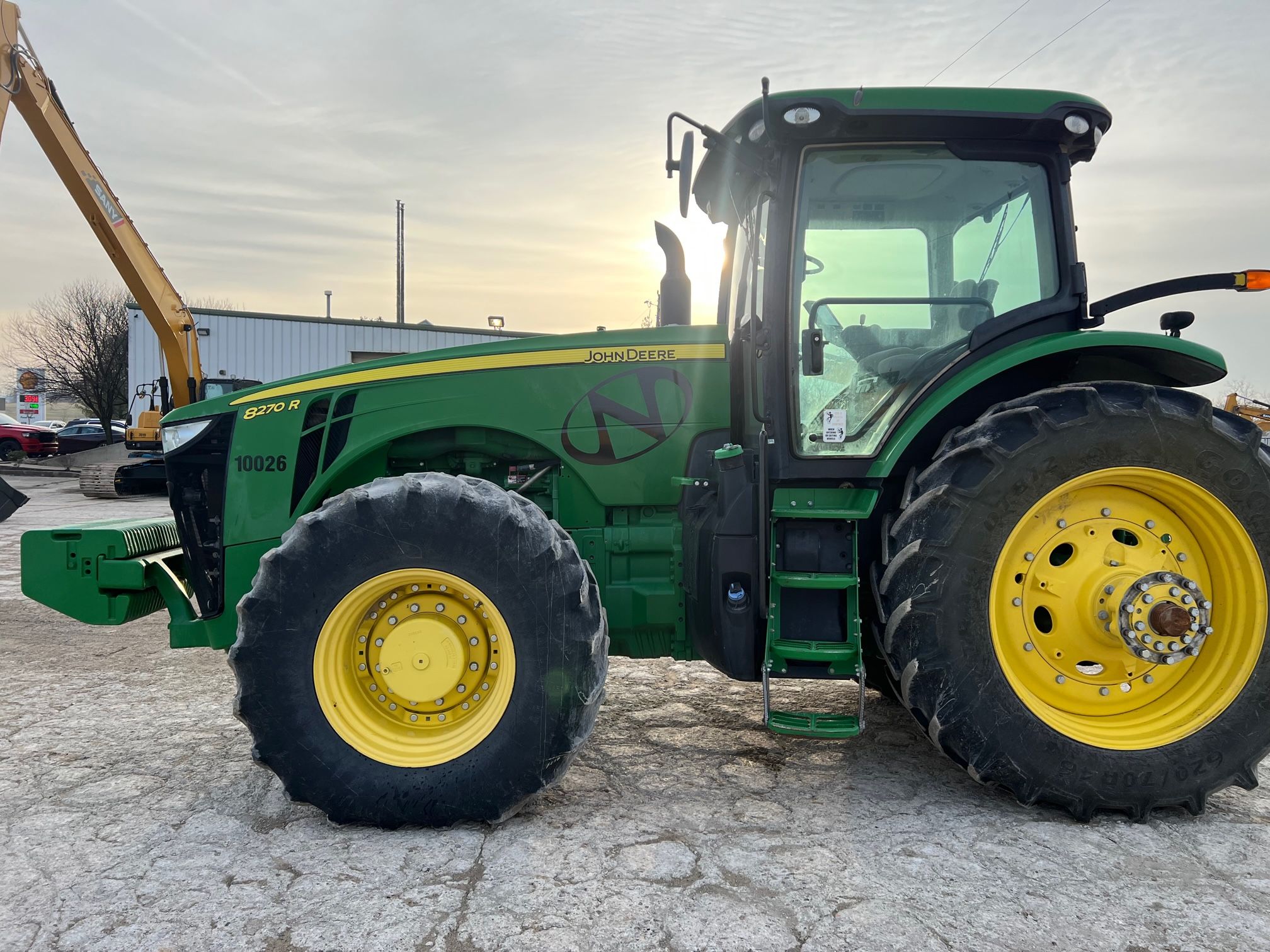 2015 JOHN DEERE 8270R Photo 2 Thumbnail