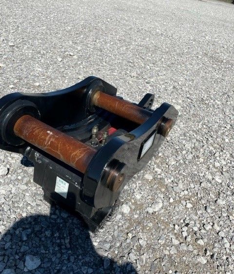 HYDRAULIC QUICK COUPLER FOR SY95C Photo 3 Thumbnail