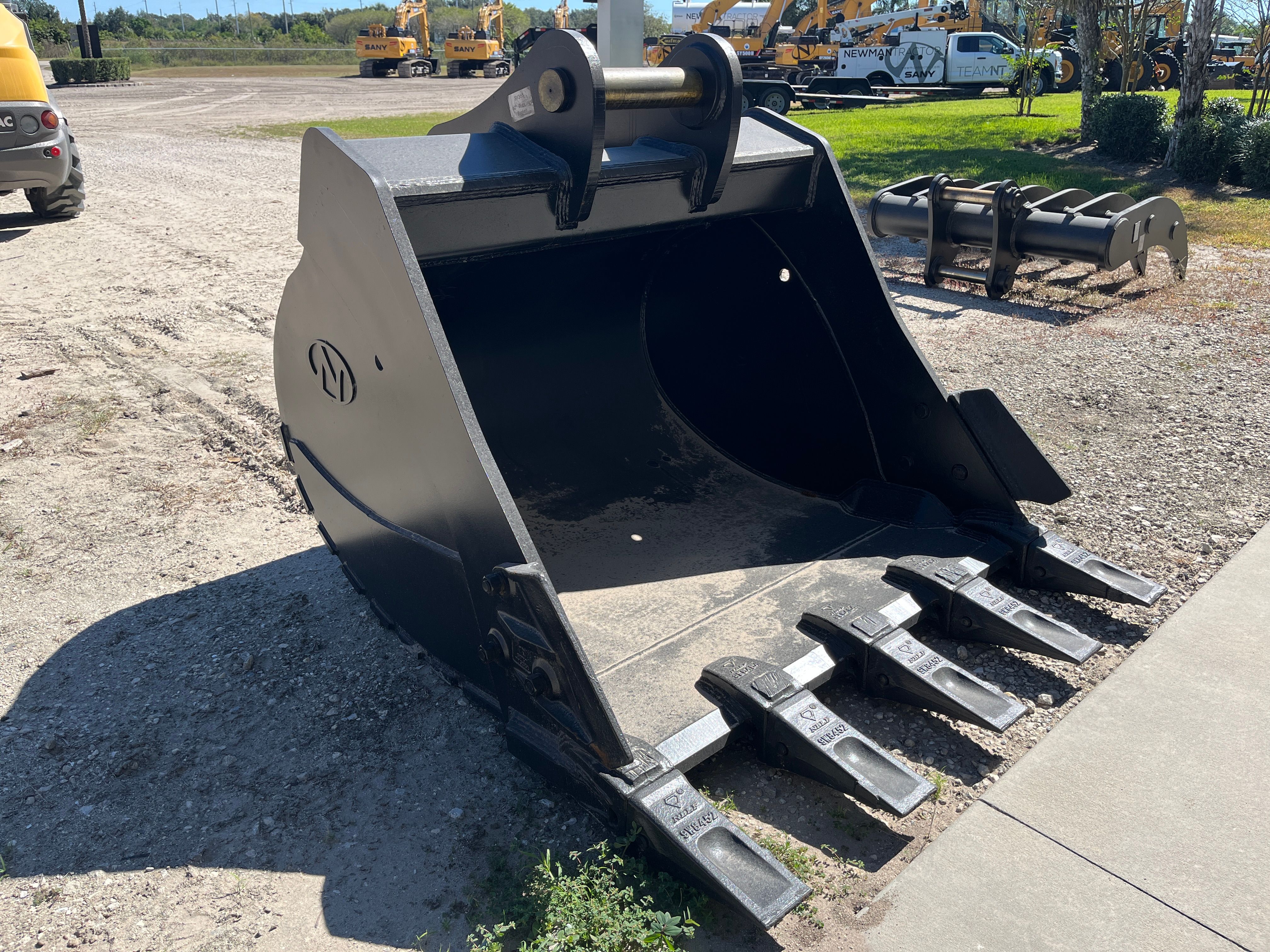 60" BUCKET FOR SY365C Photo 4 Thumbnail