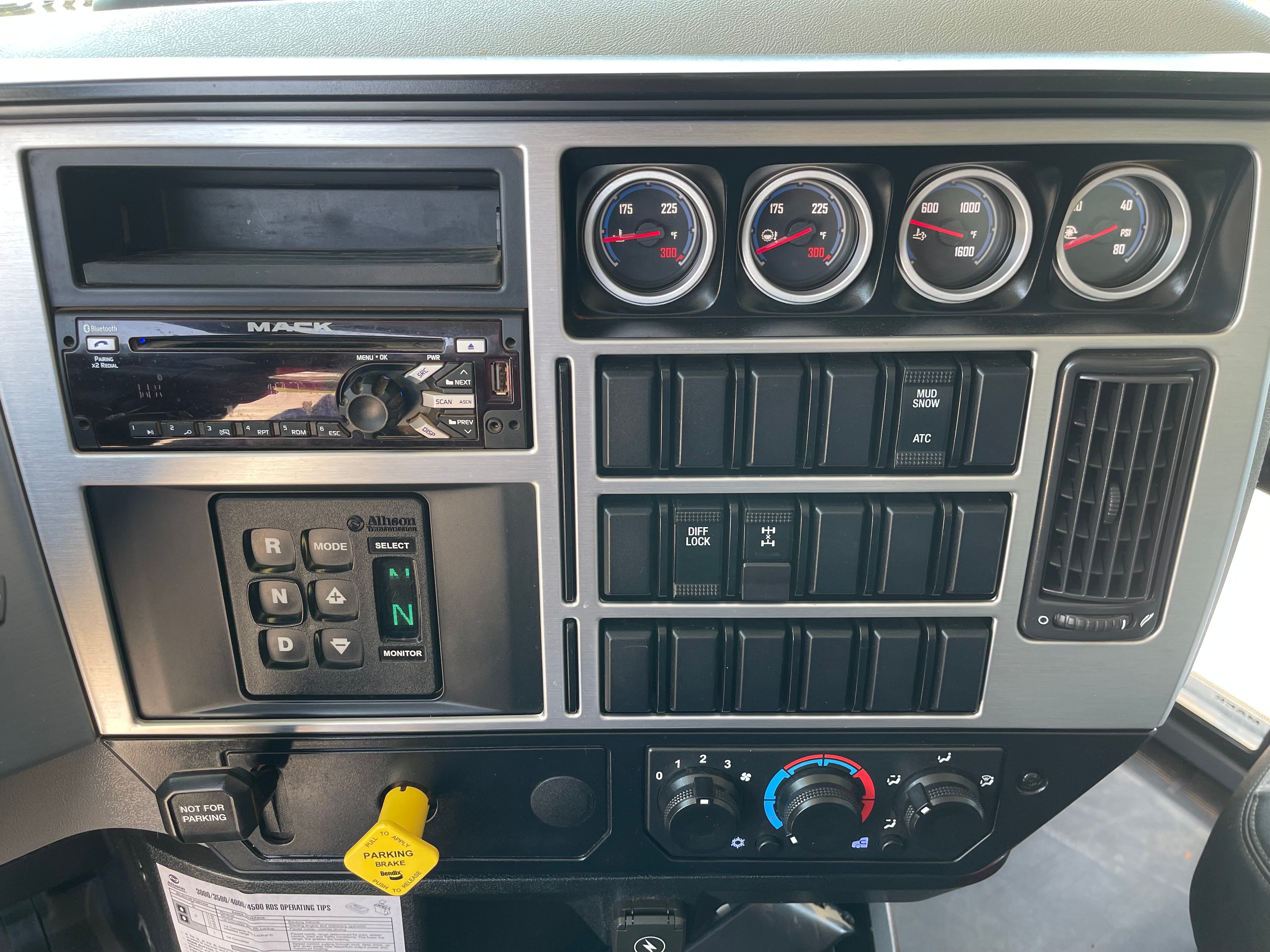 2021 MACK GR64F Photo 9 Thumbnail