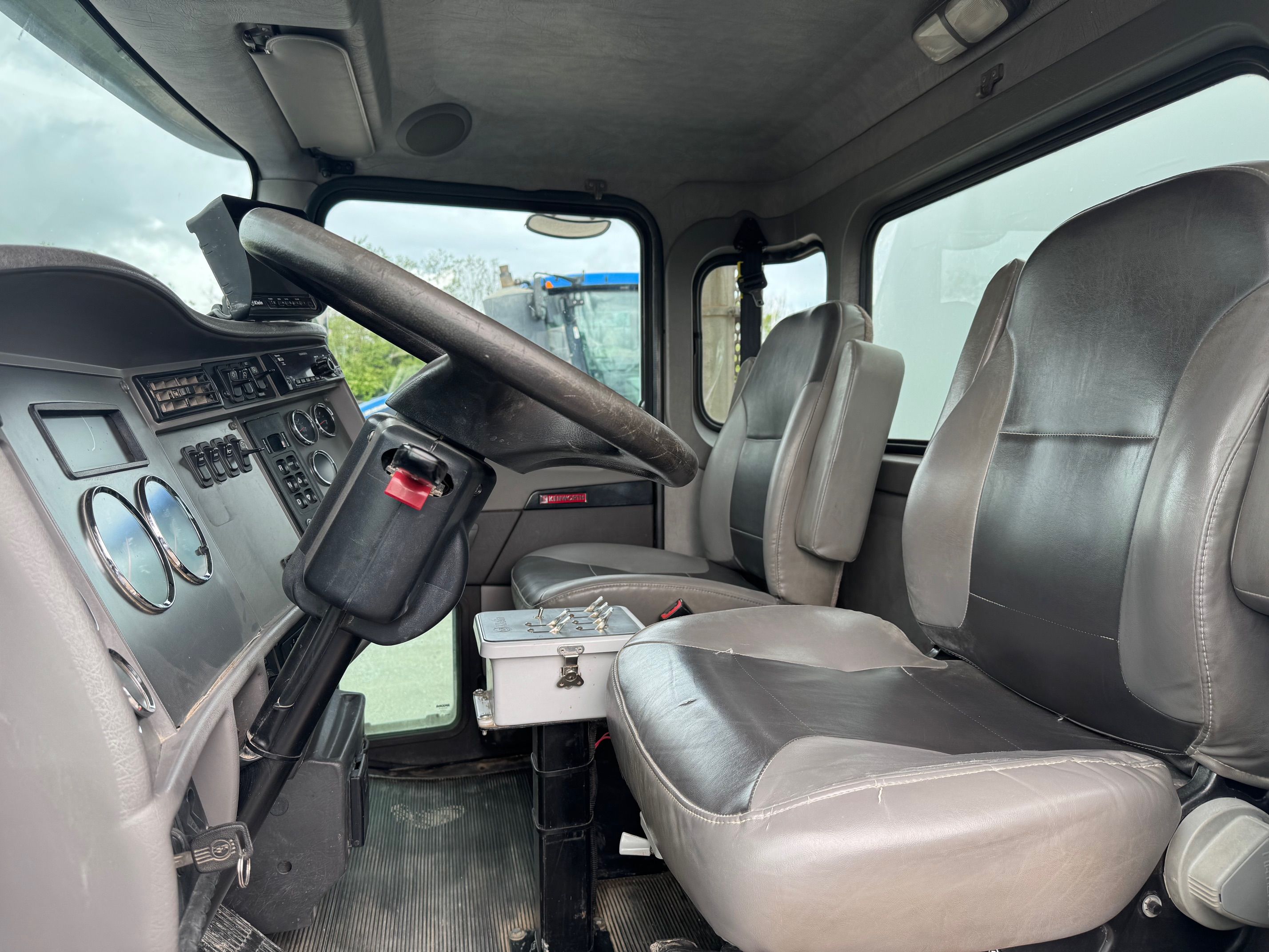 2018 KENWORTH T370 WATER Photo 5 Thumbnail