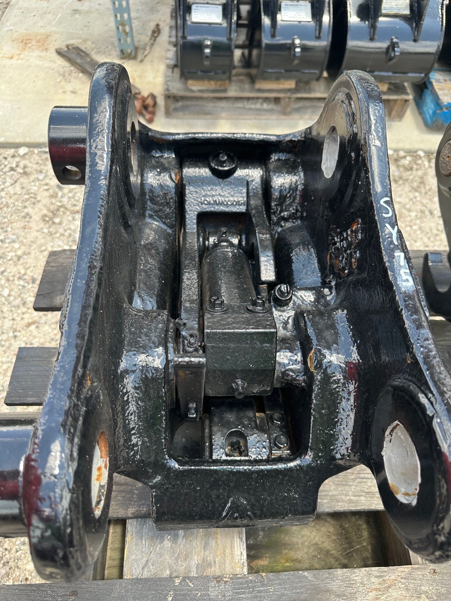 HYDRAULIC QUICK COUPLER FOR SY80U Photo 5 Thumbnail