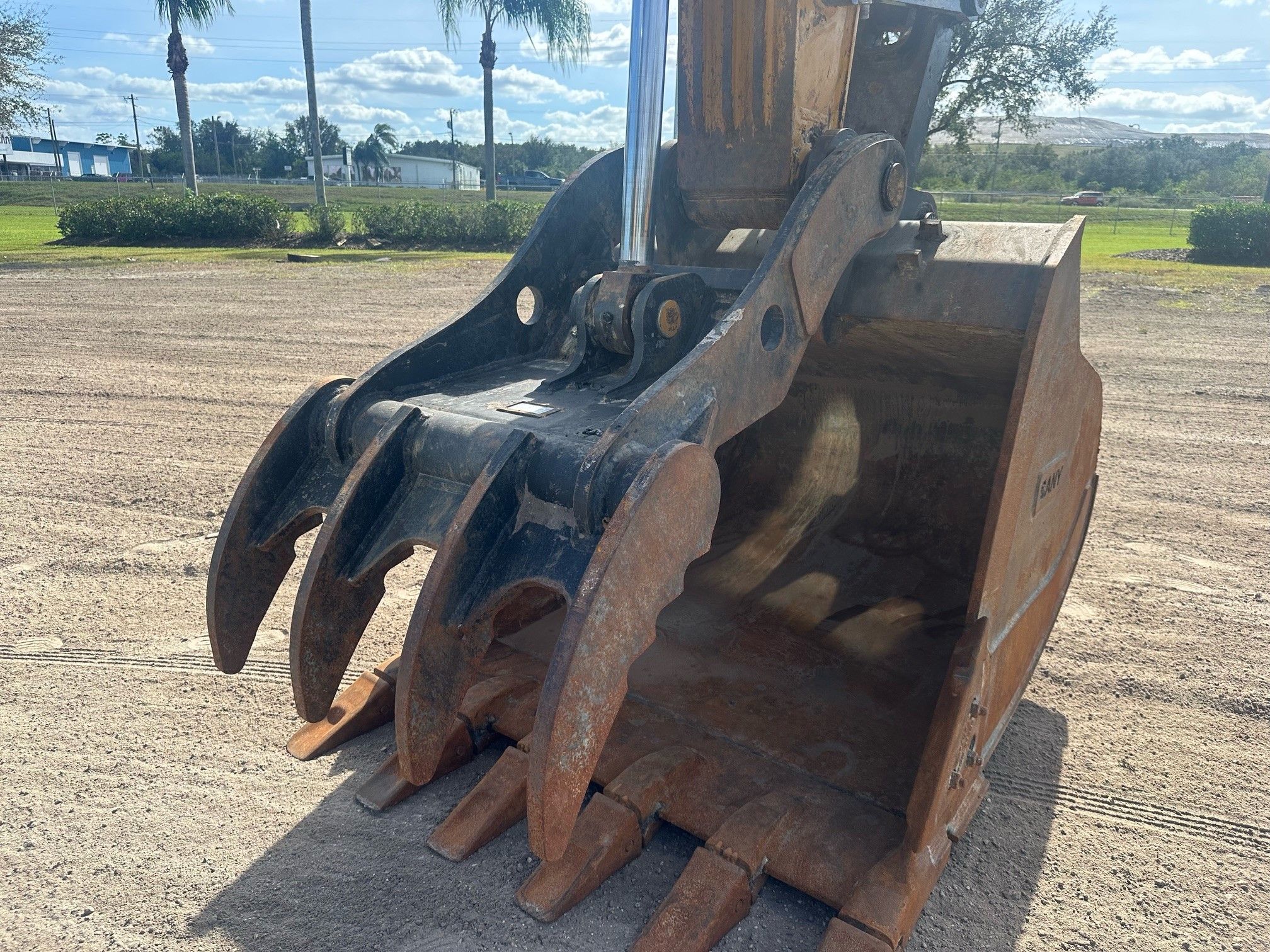 THUMB FOR SY365C (NO QUICK COUPLER) Photo 1 Thumbnail