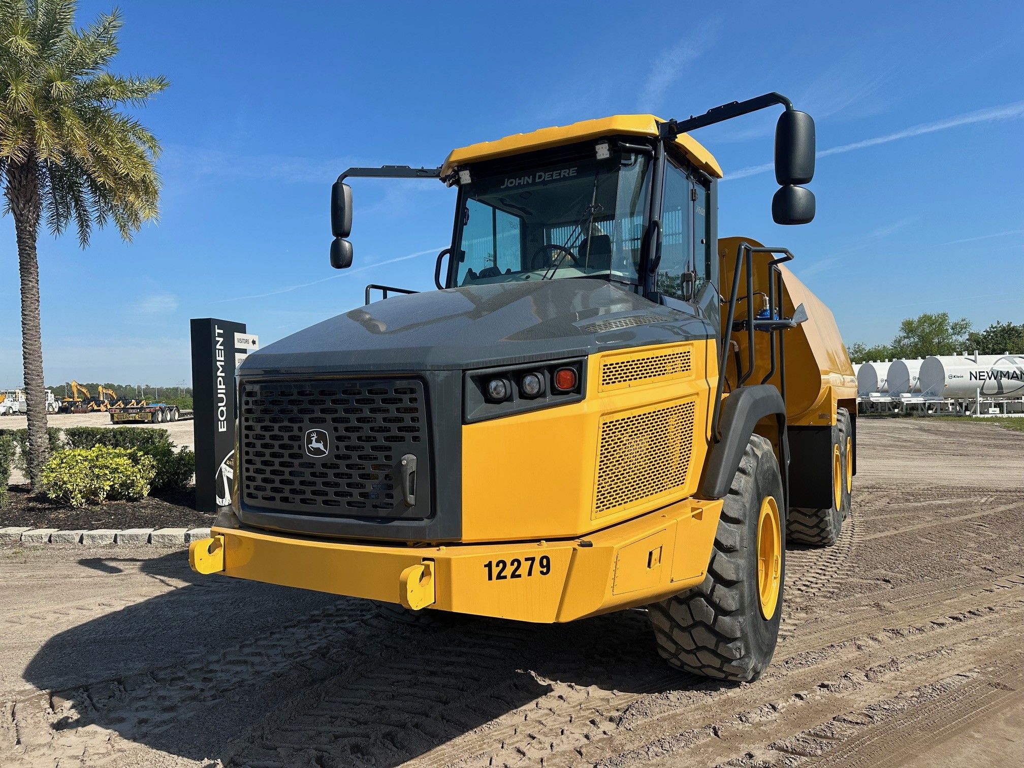 2018 JOHN DEERE 260E Photo 1 Thumbnail