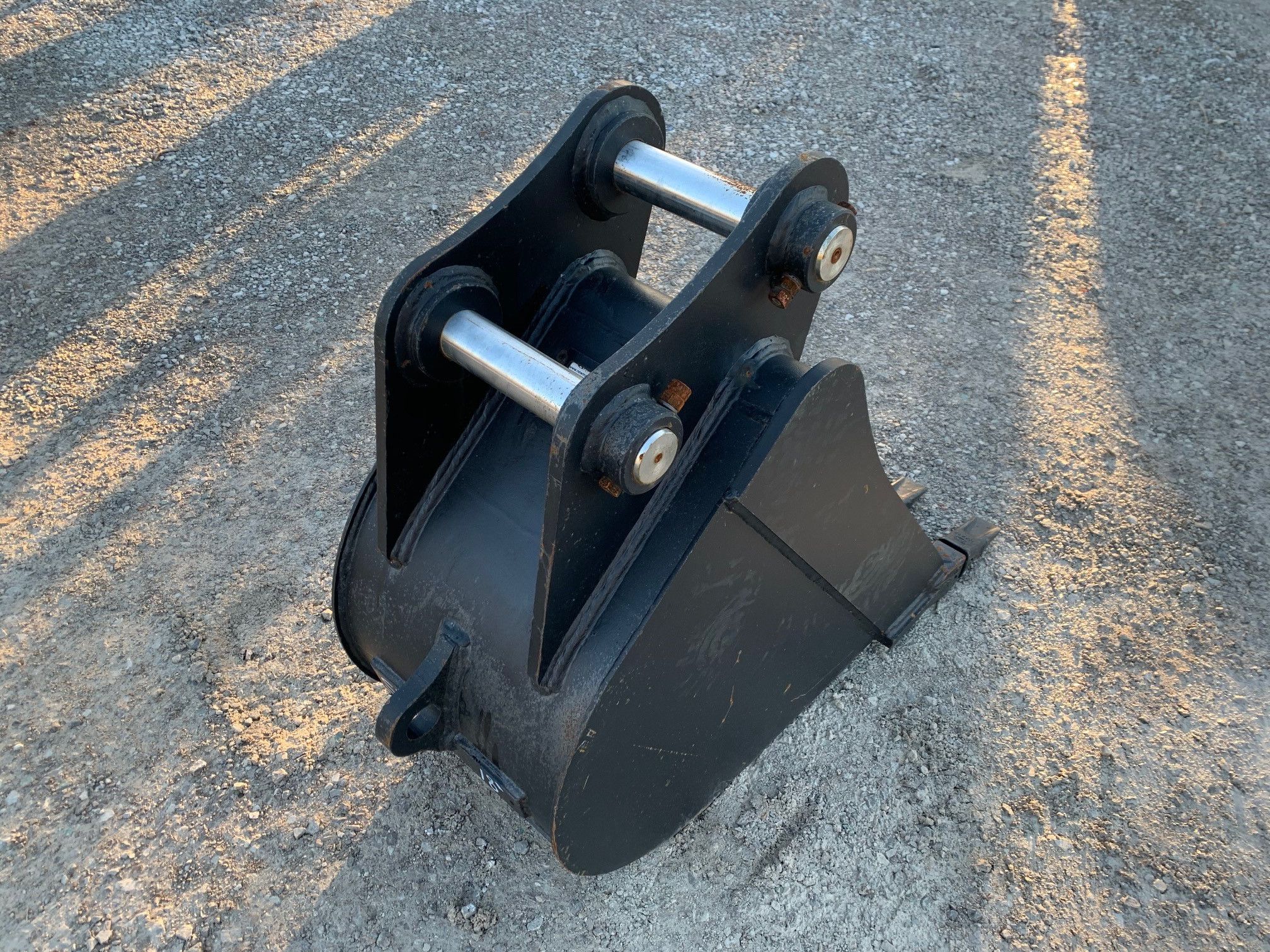 18" BUCKET FOR SY60C Photo 2 Thumbnail