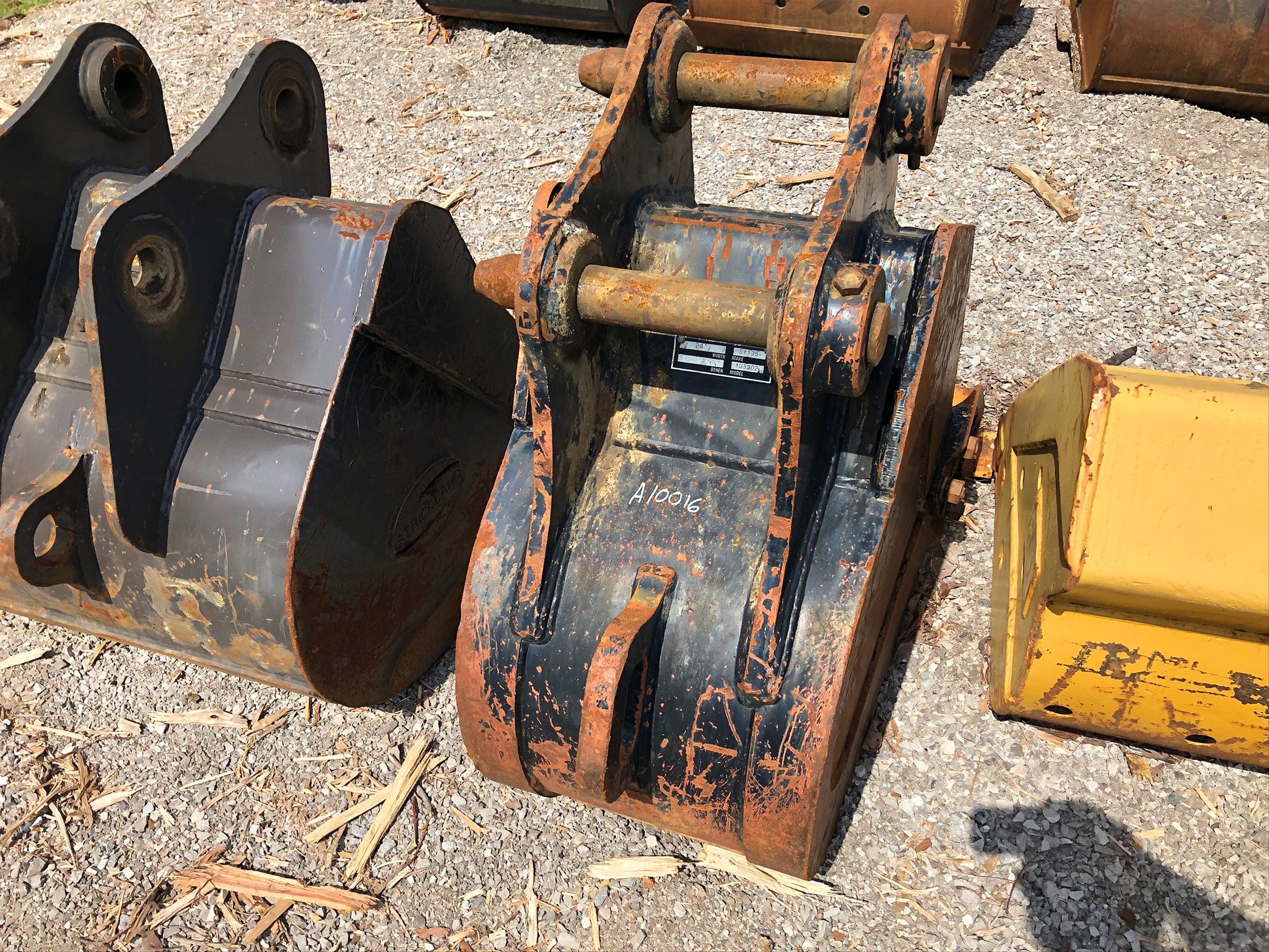 24" BUCKET FOR SANY SY135C Photo 2 Thumbnail