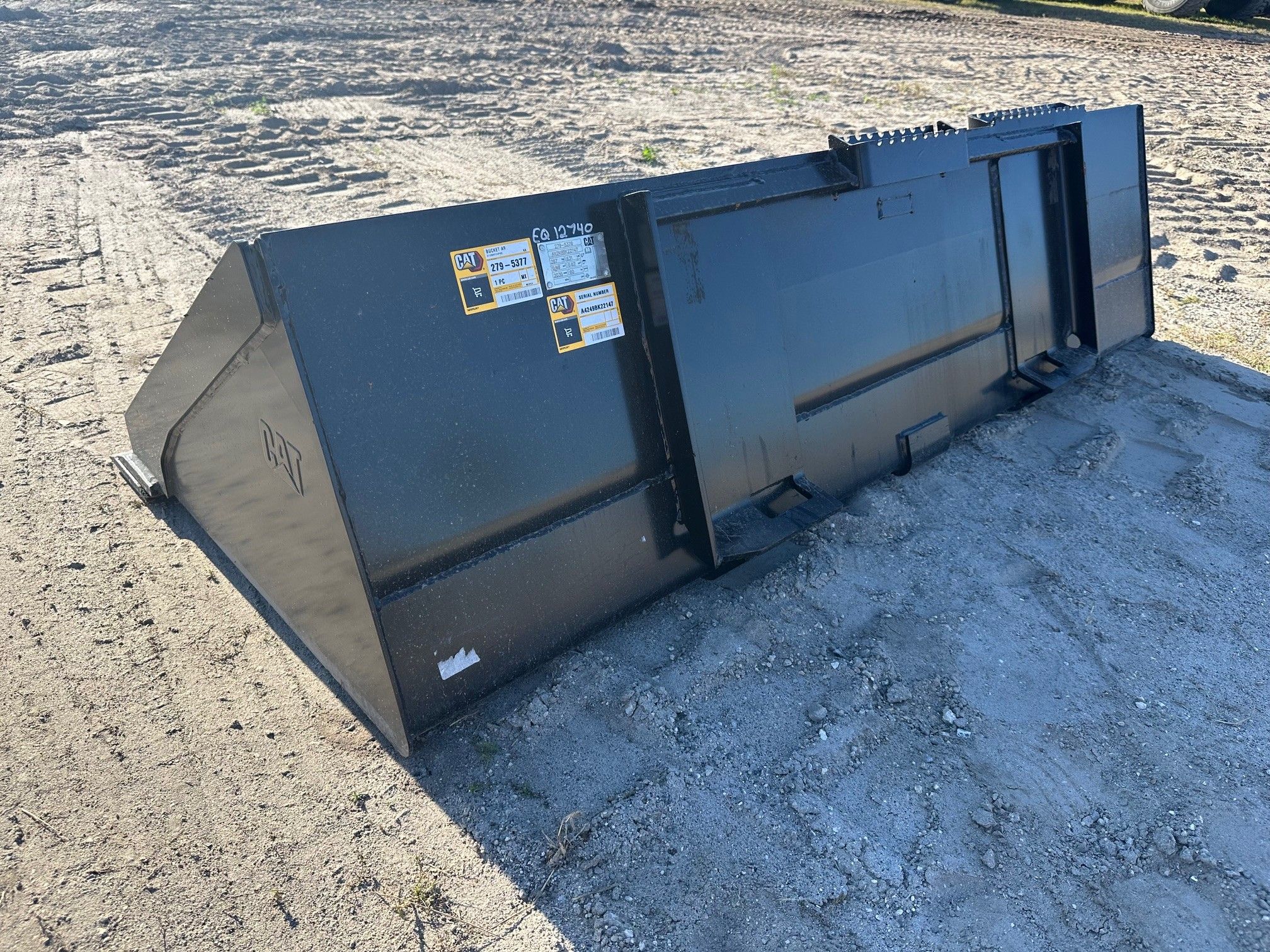 CAT 299D3 80" Skid Steer Bucket Photo 2 Thumbnail