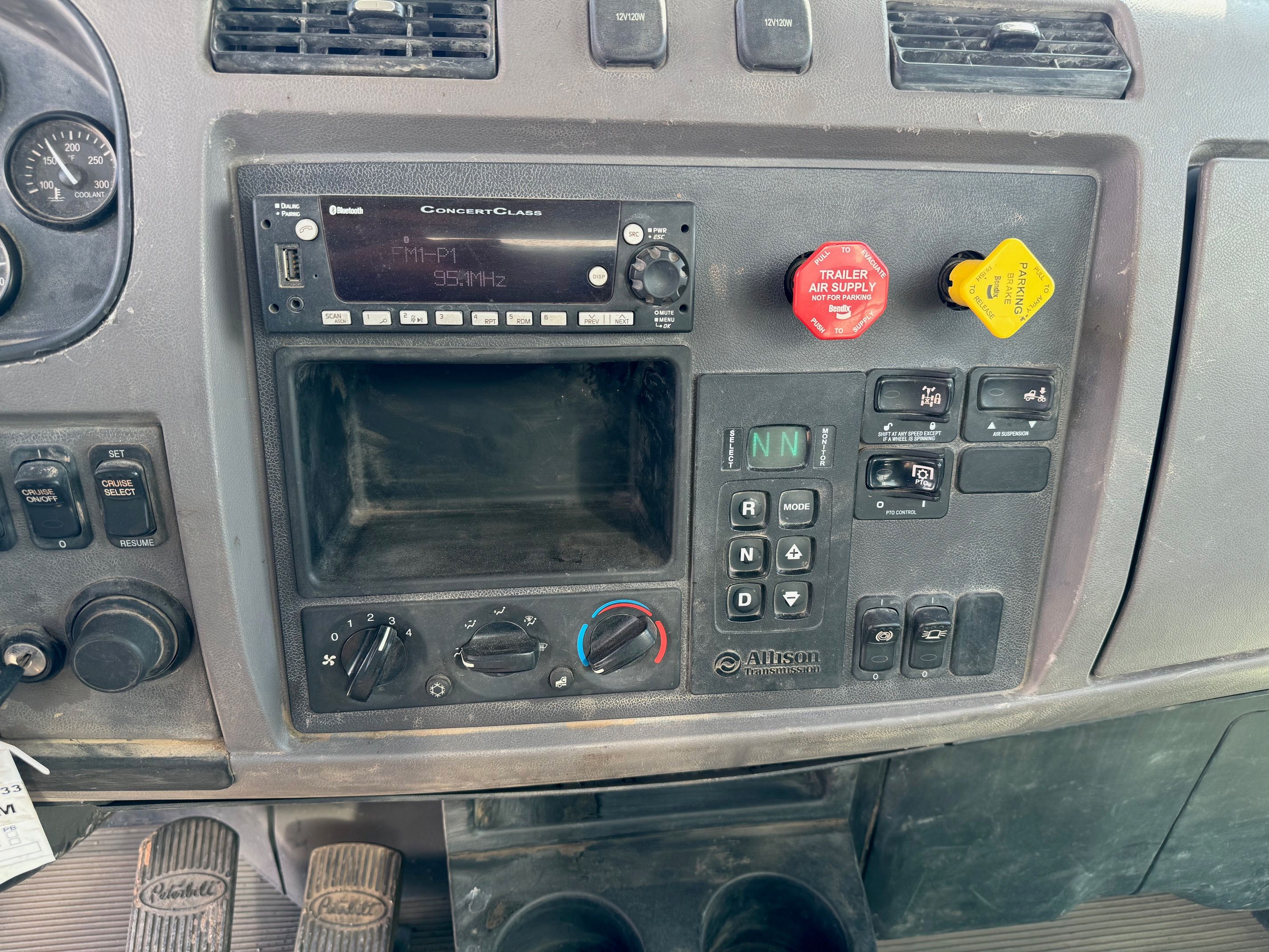 2022 PETERBILT 348 WATER Photo 9 Thumbnail