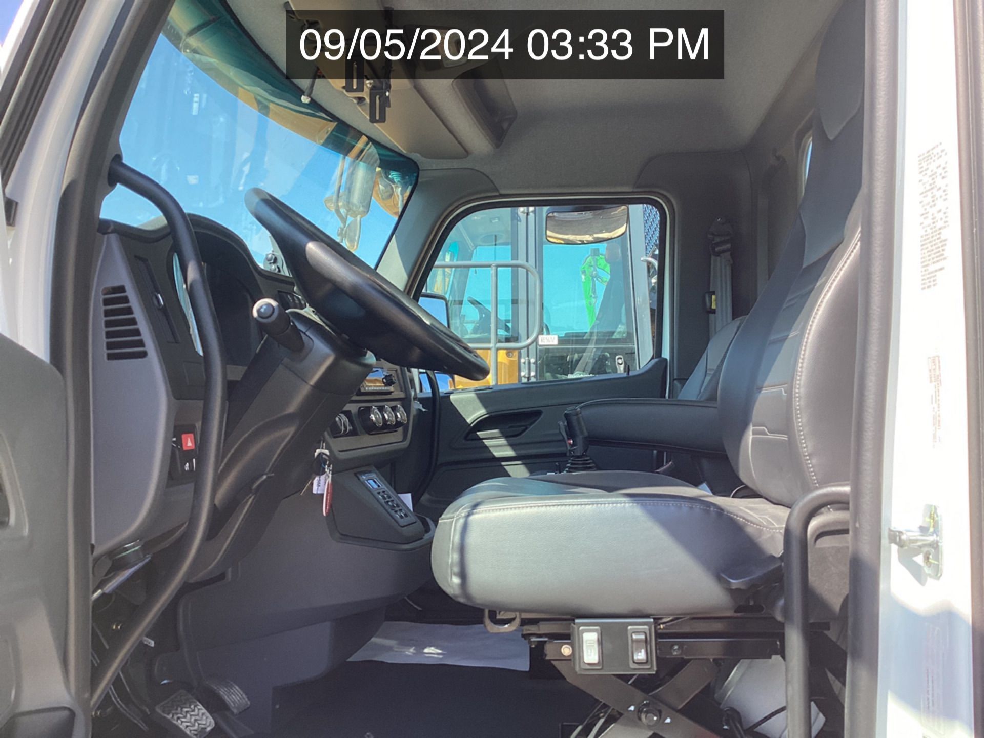 2025 PETERBILT 548 WATER Photo 7 Thumbnail