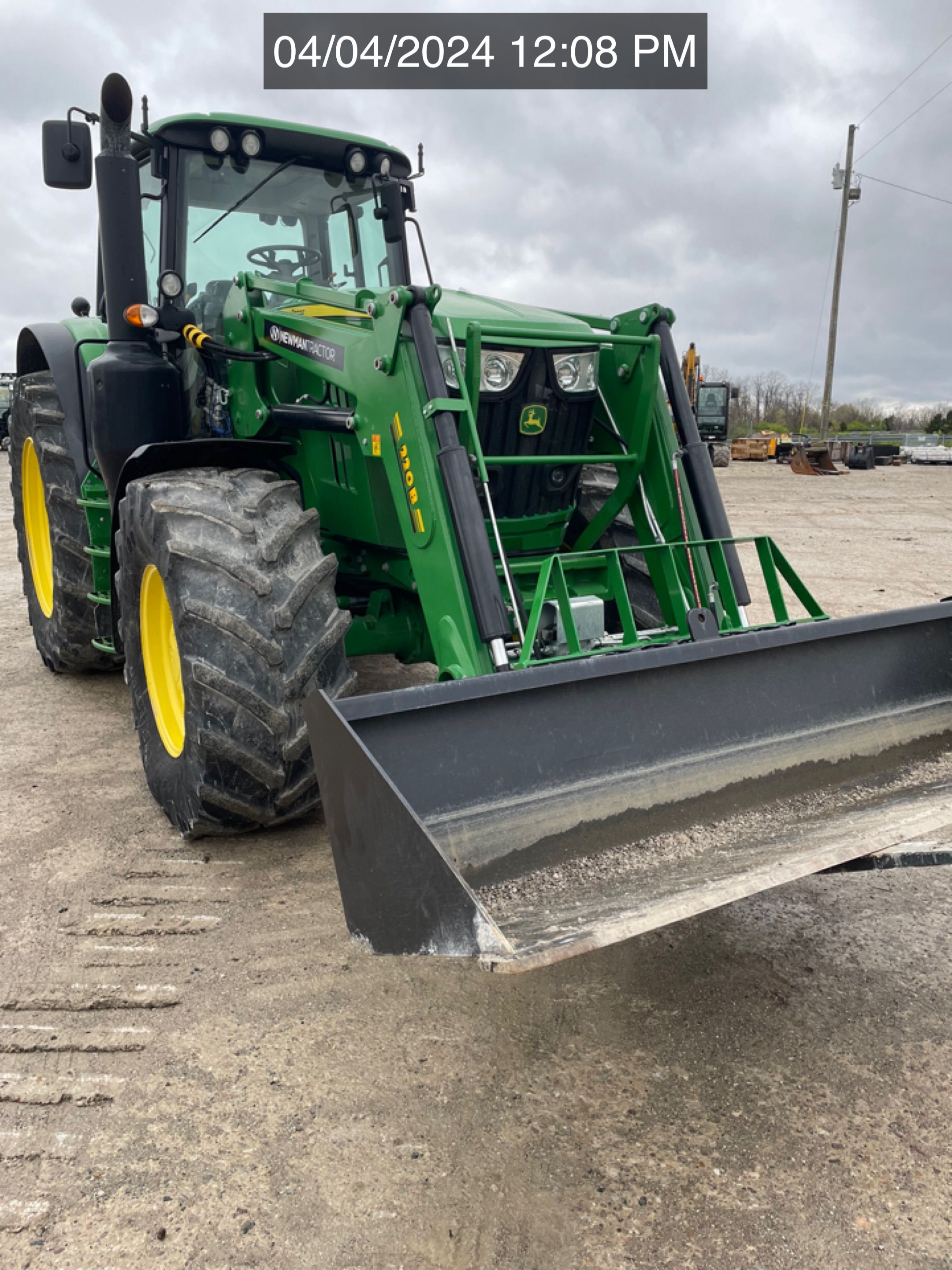 2017 JOHN DEERE 6195M Photo 12 Thumbnail