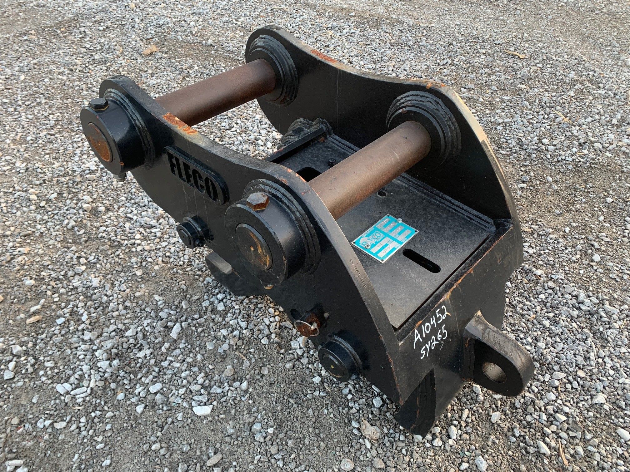 QUICK COUPLER, HYDRAULIC FOR SY265C Photo 1 Thumbnail