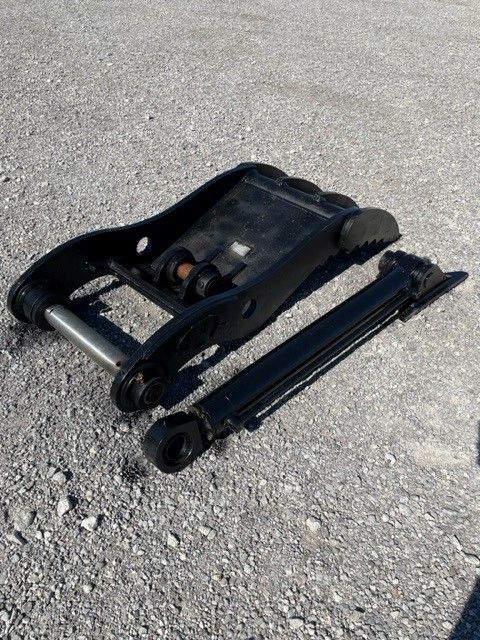 THUMB FOR SY215C (FOR USE W/ QUICK COUPLER) Photo 1 Thumbnail