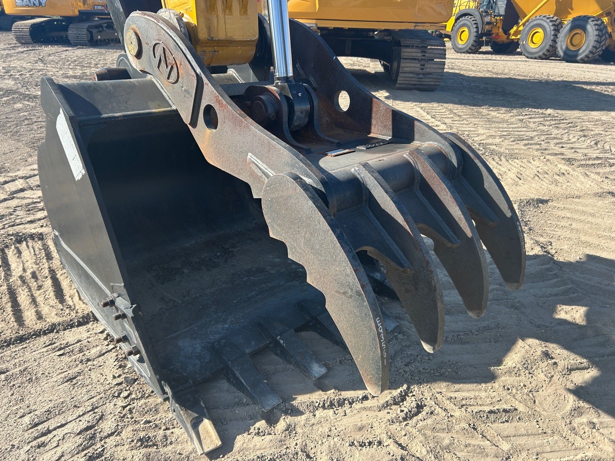 THUMB FOR SY365C (FOR USE W/ QUICK COUPLER) Photo 1 Thumbnail