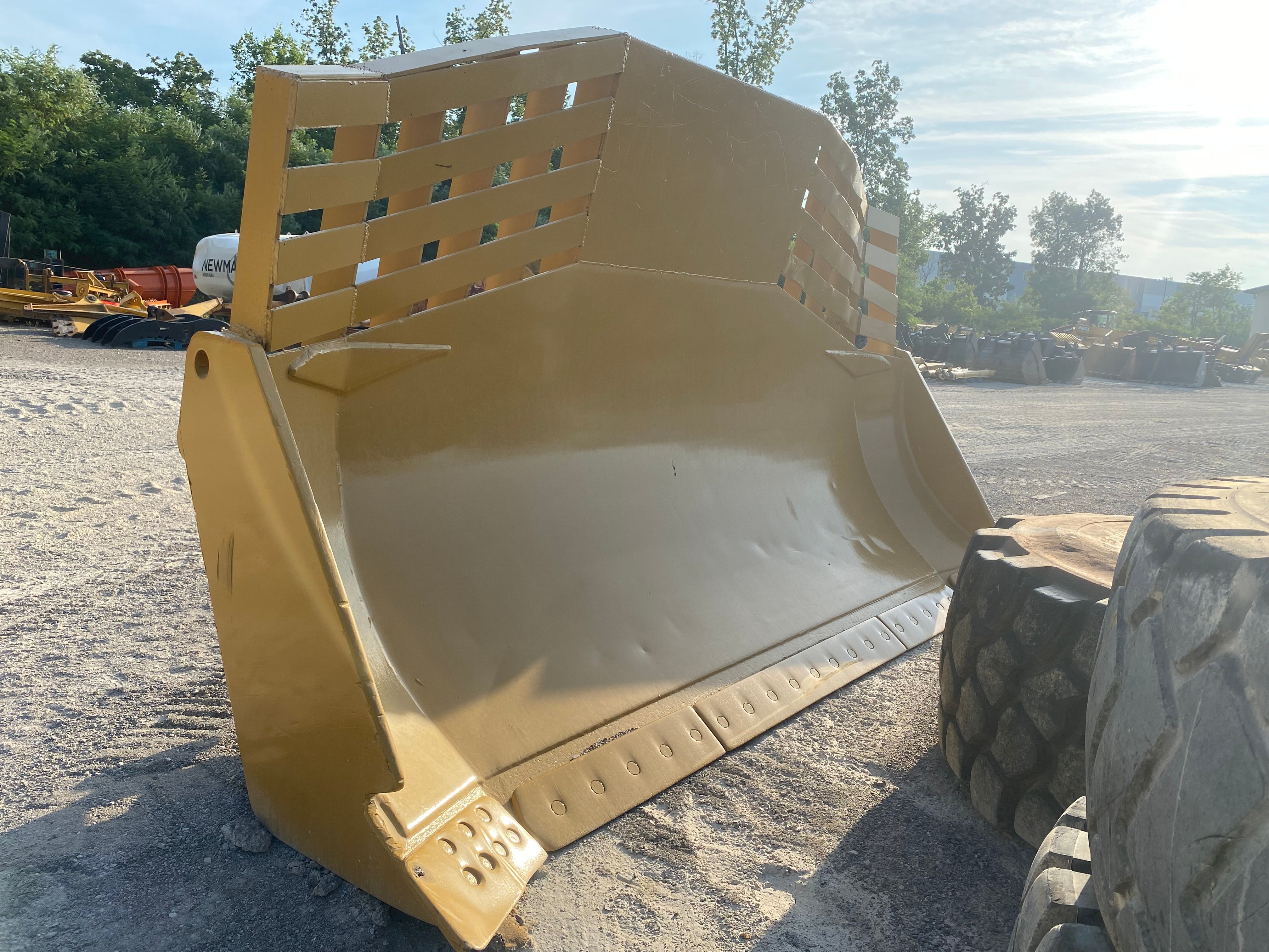 CAT D8T SU BLADE W/ OUTSIDE PUSH ARMS Photo 2 Thumbnail