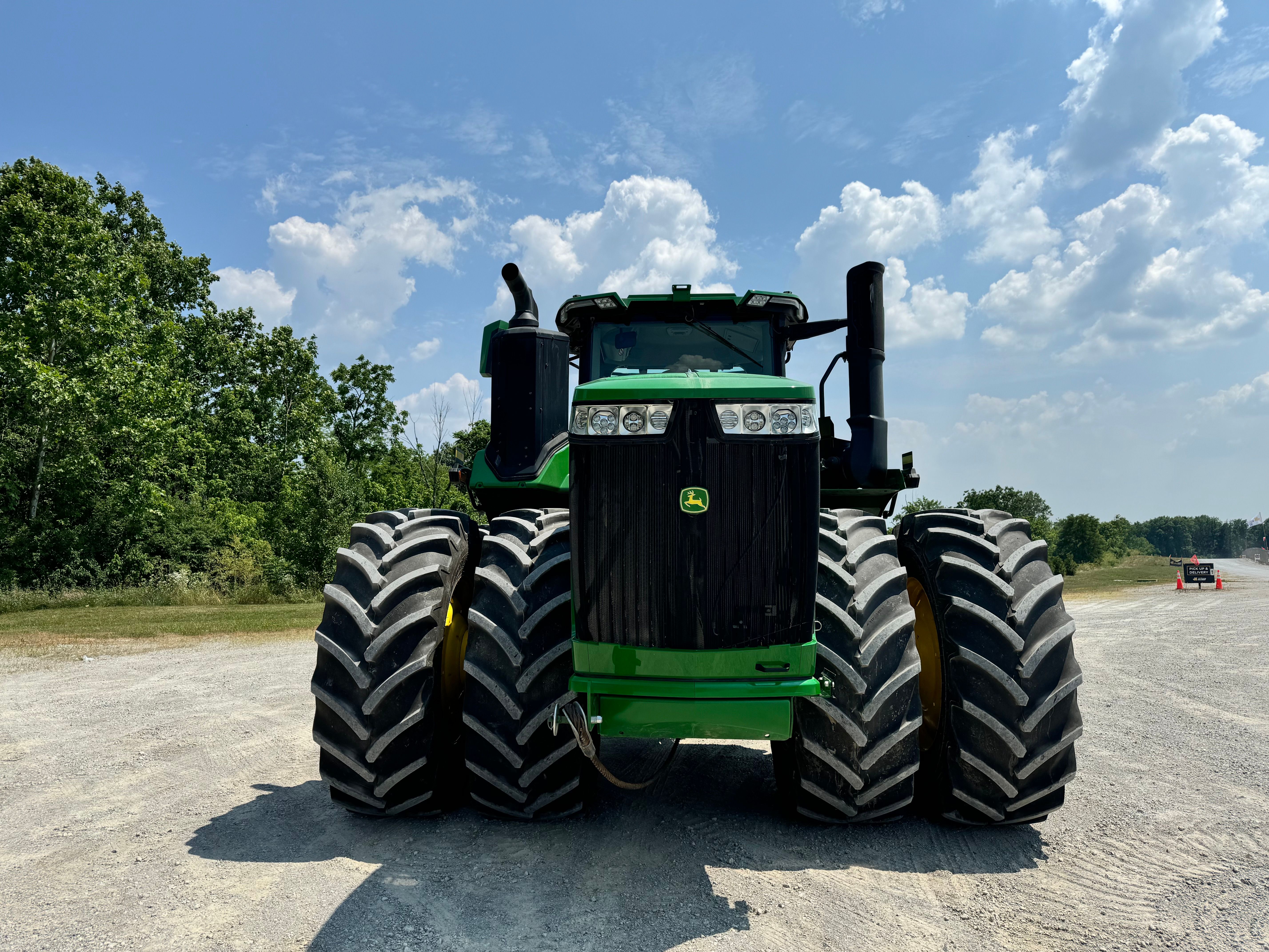2022 JOHN DEERE 9R 590 Photo 2 Thumbnail