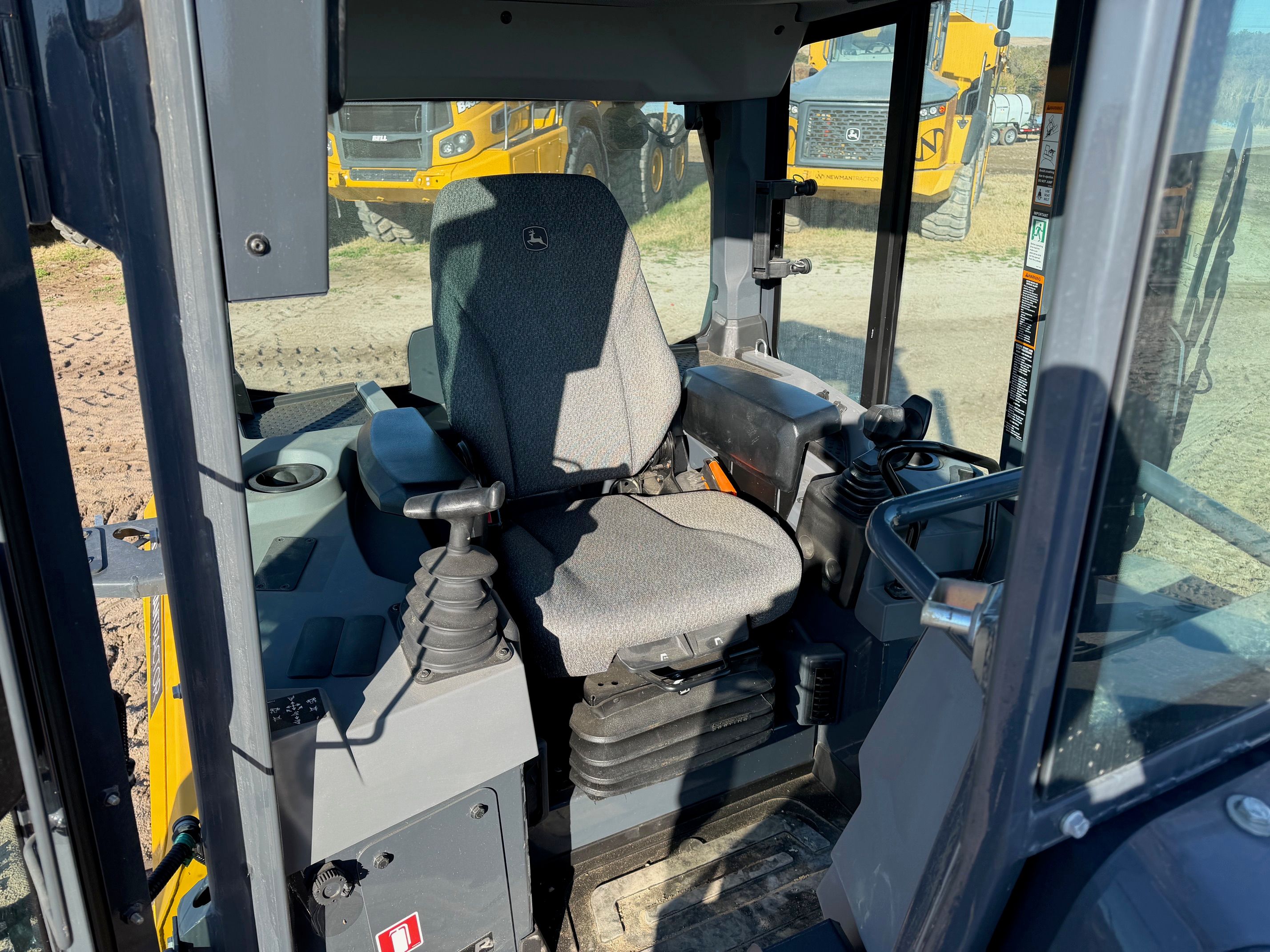 2023 JOHN DEERE 450P LGP Photo 7 Thumbnail