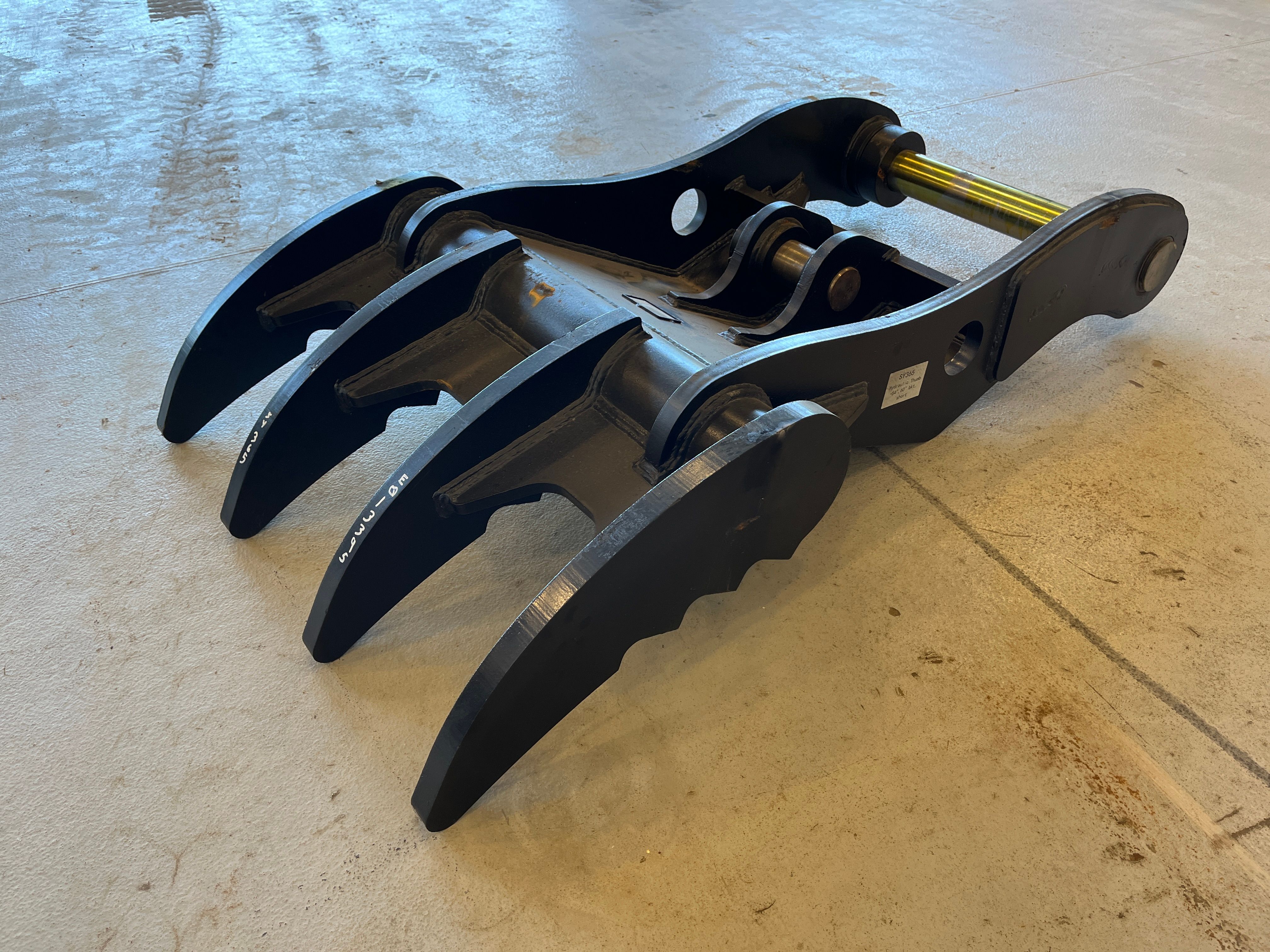 THUMB FOR SY365C (NO QUICK COUPLER) Photo 1 Thumbnail