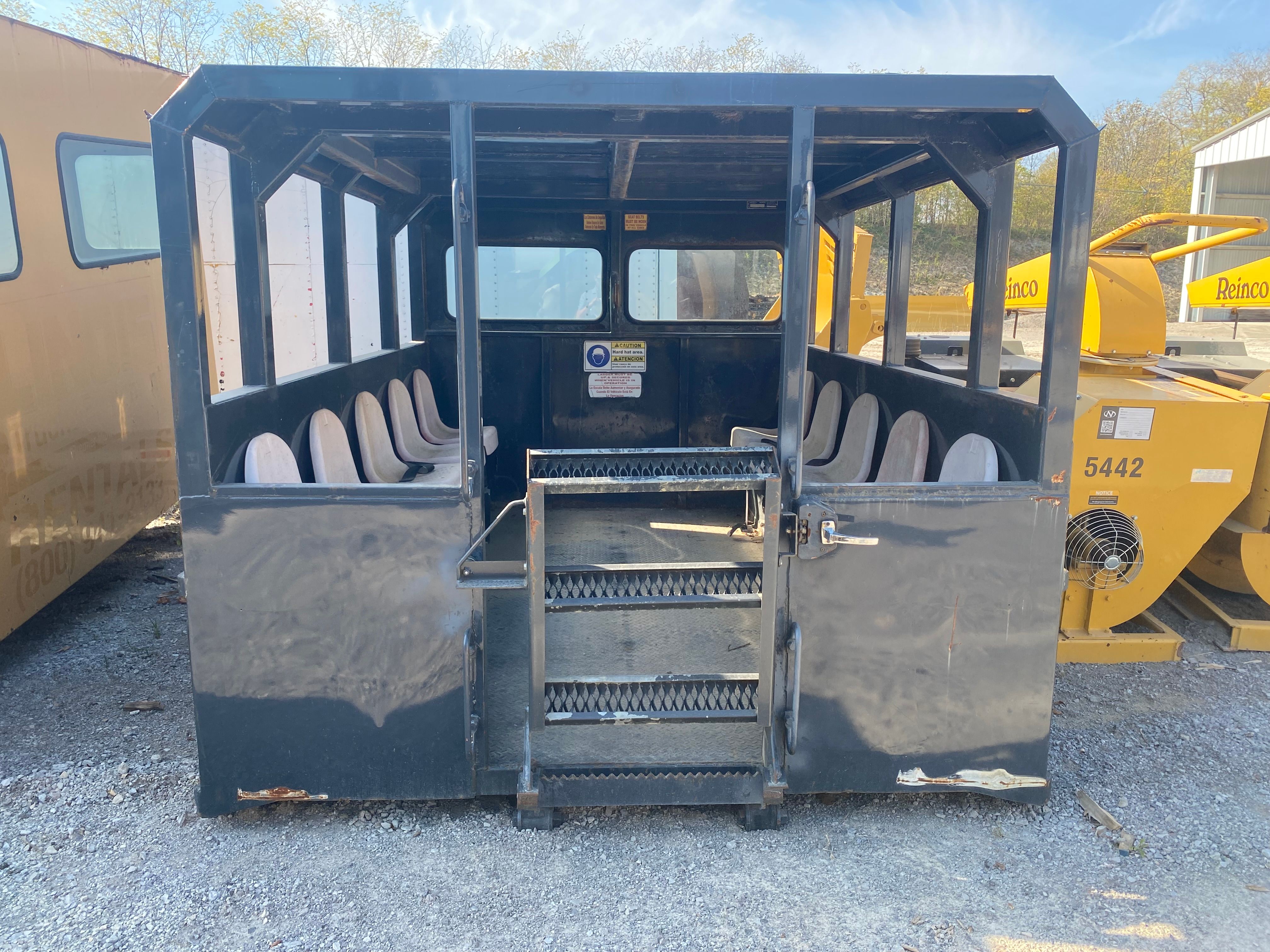 2013 10-MAN PERSONNEL CARRIER, MST 800VD Photo 2 Thumbnail