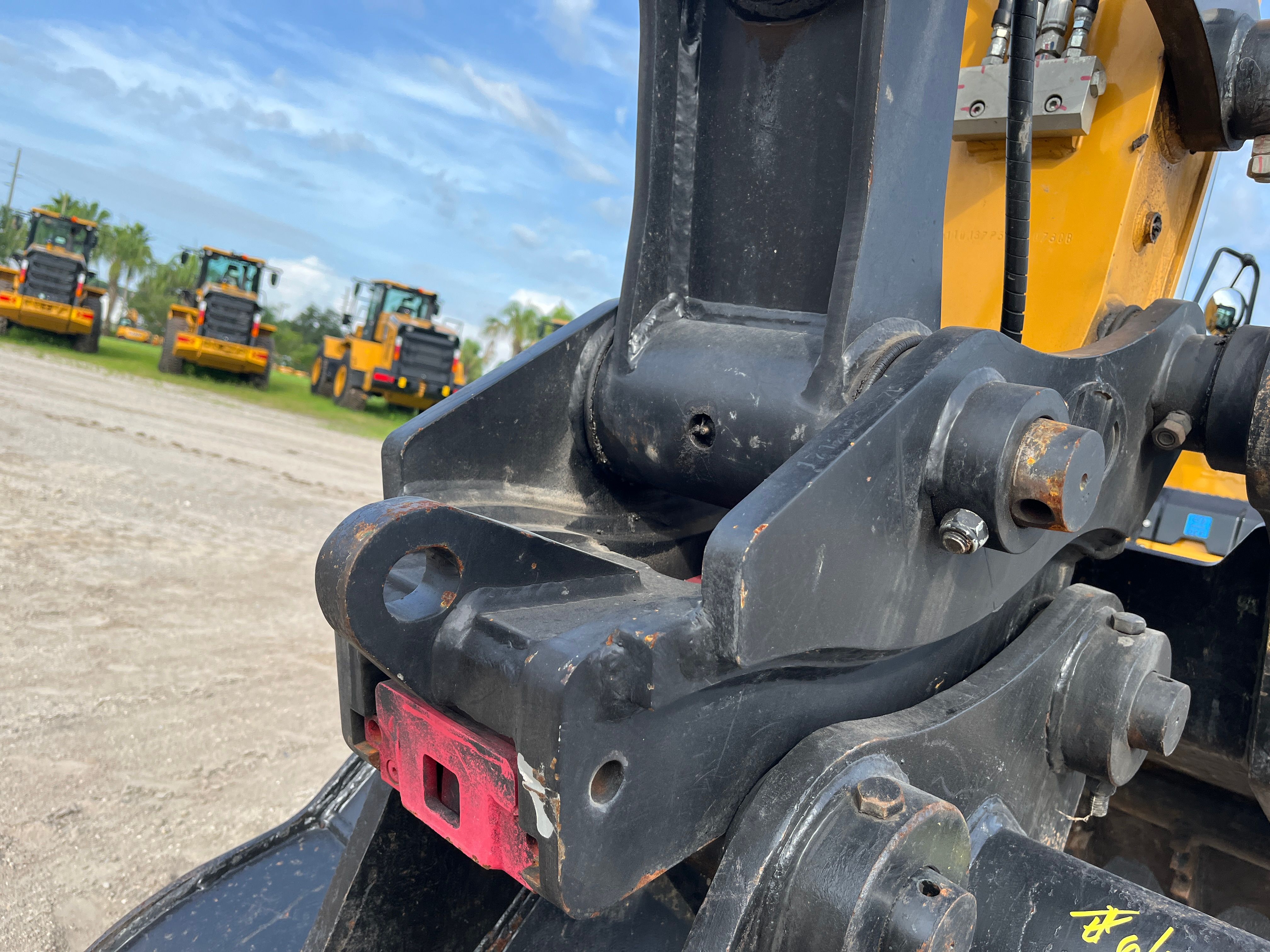 HYDRAULIC QUICK COUPLER FOR SY155U Photo 1 Thumbnail