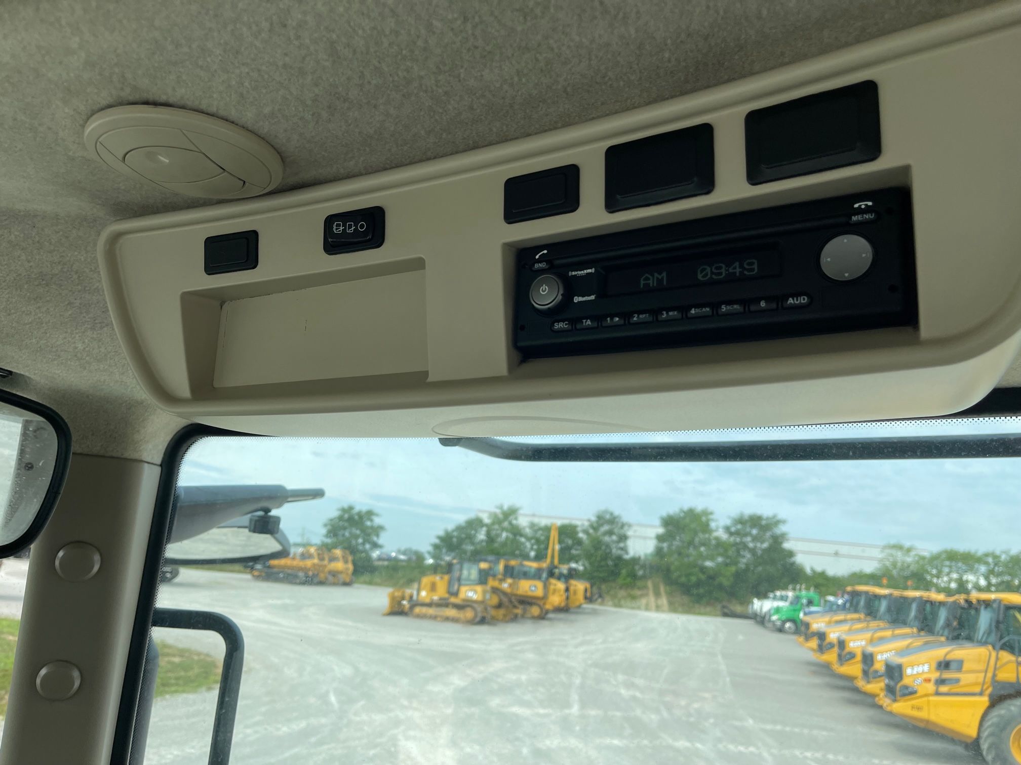 2018 JOHN DEERE 8245R Photo 7 Thumbnail