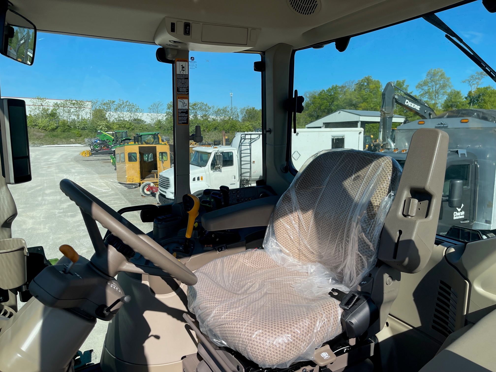 2022 JOHN DEERE 6175M Photo 5 Thumbnail