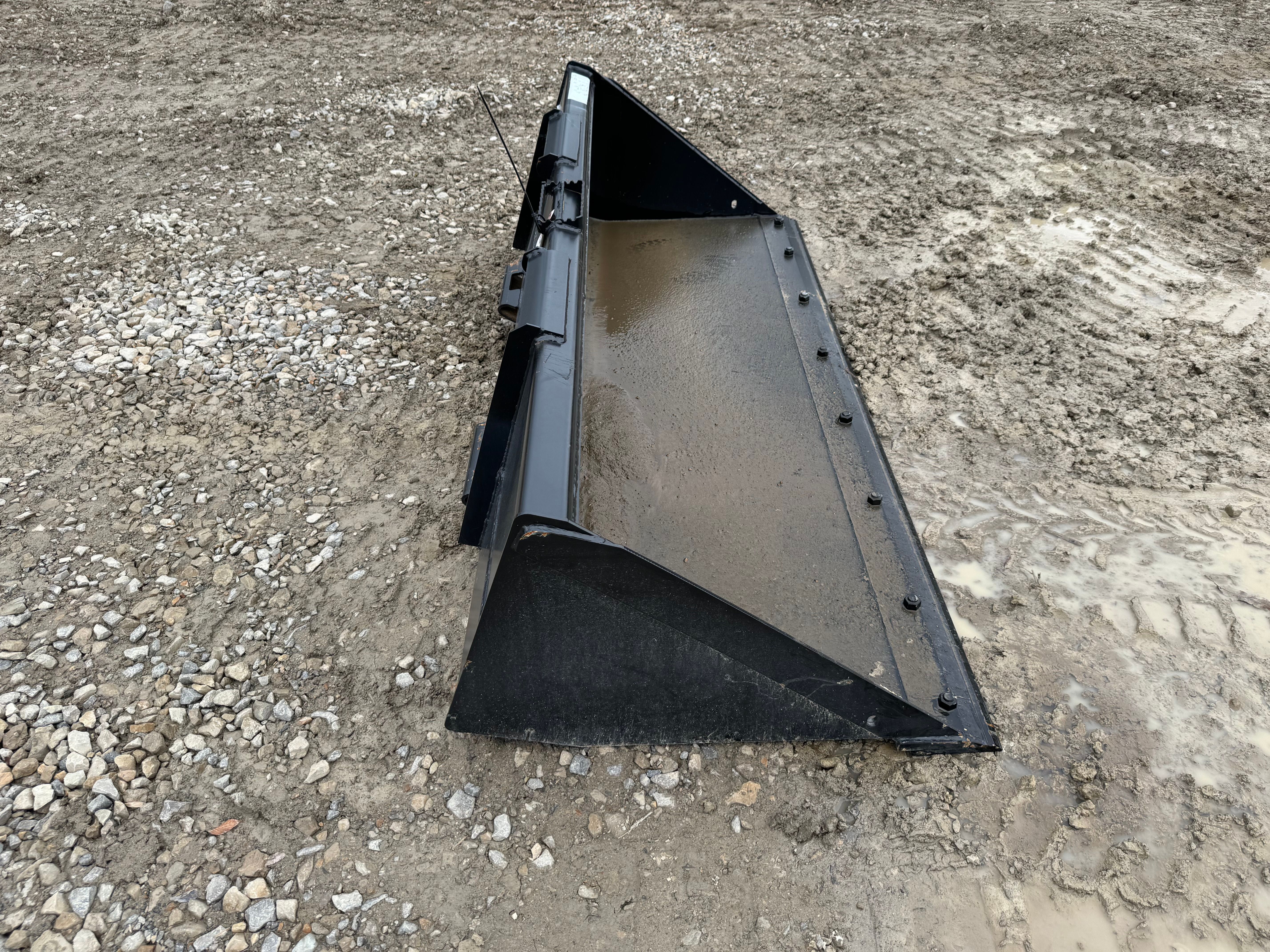 84" BUCKET FOR 333G Photo 2 Thumbnail