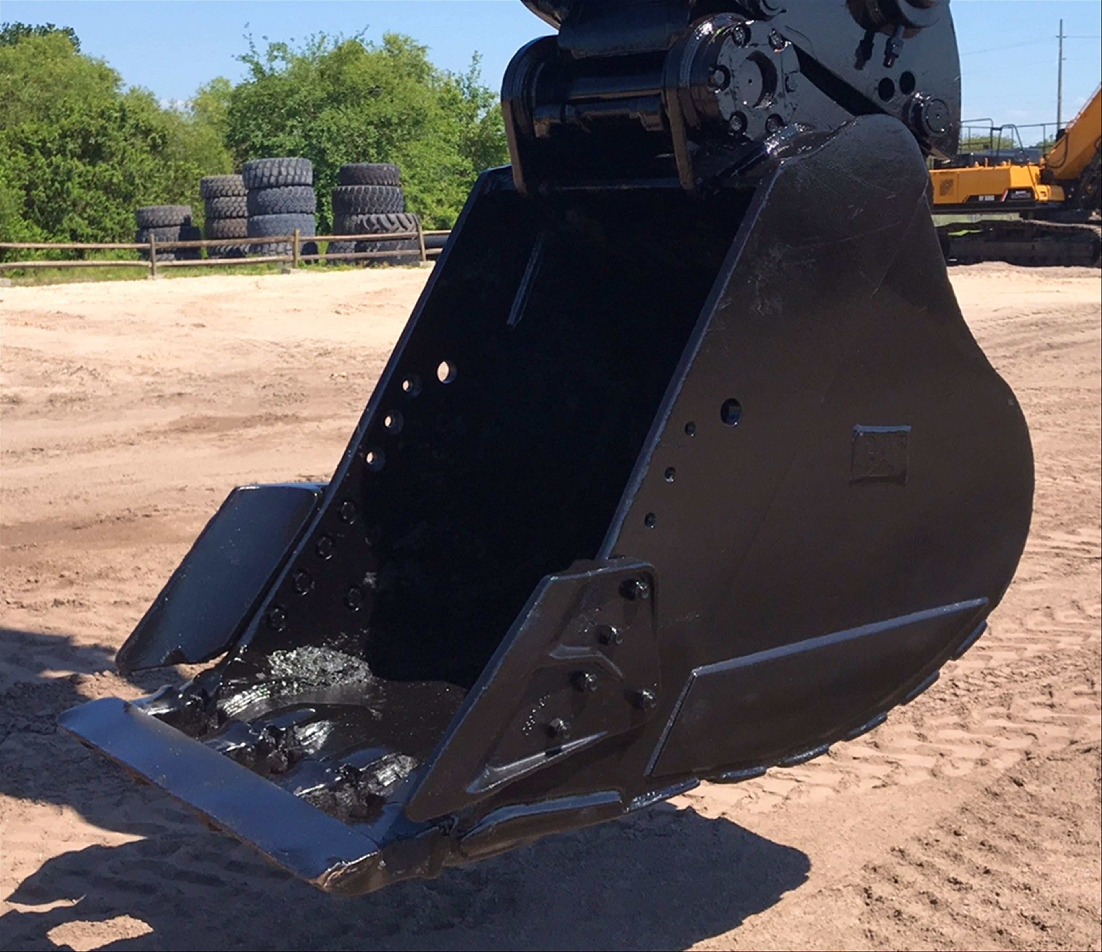 40" BUCKET FOR CAT 349EL Photo 1 Thumbnail