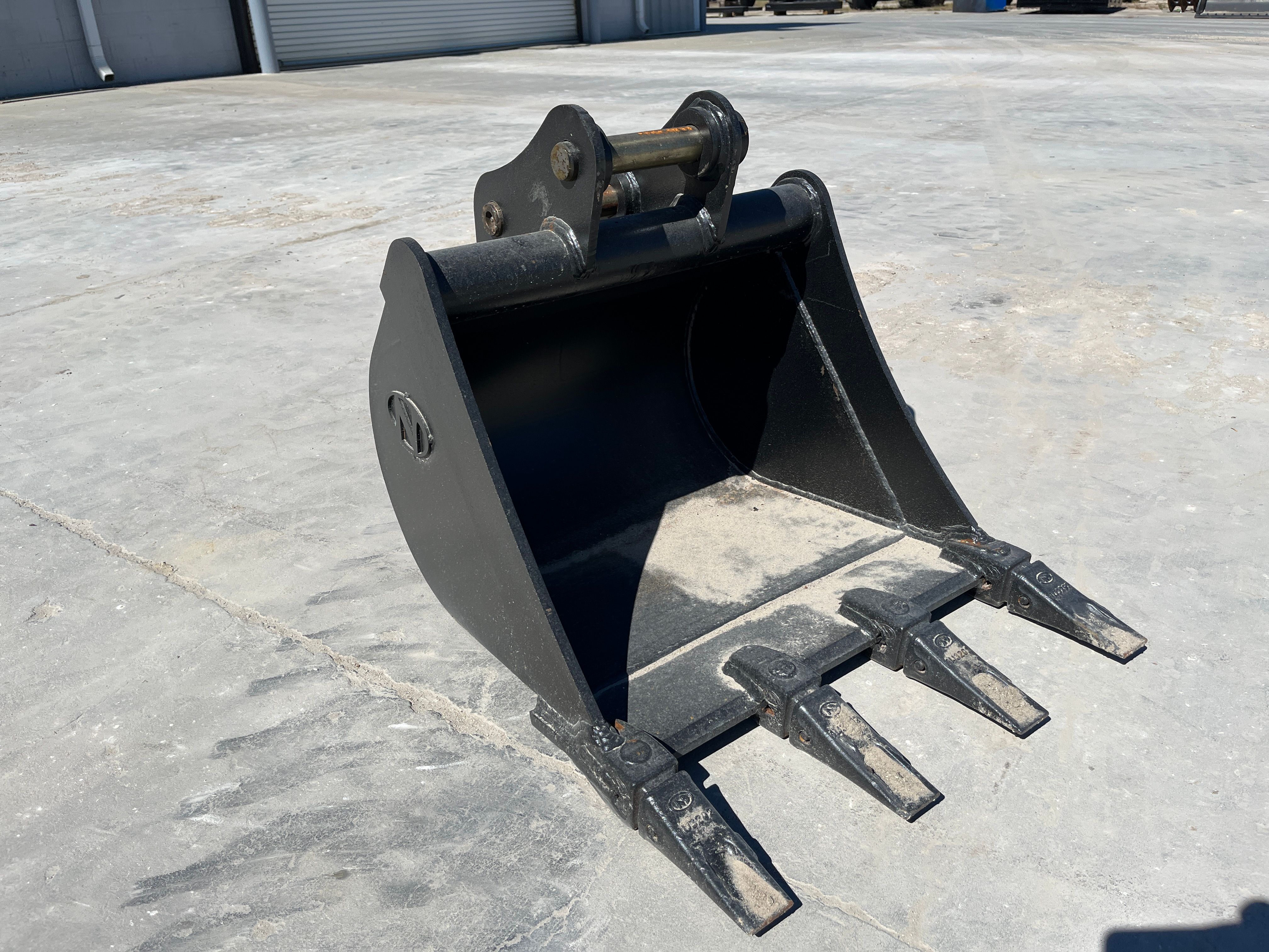 24" BUCKET FOR SY35U Photo 4 Thumbnail