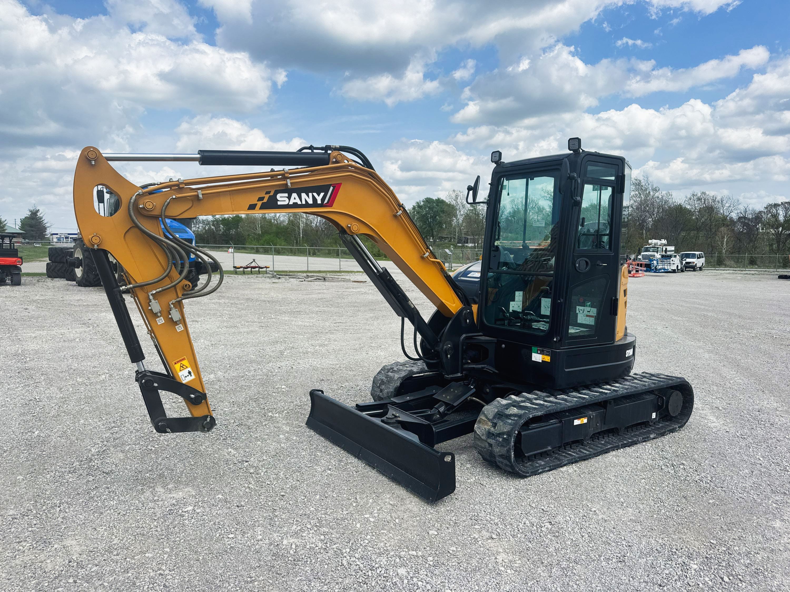 2026 SANY SANY SY50U EXCAVATOR WITH ANGLE BLADE Photo 1