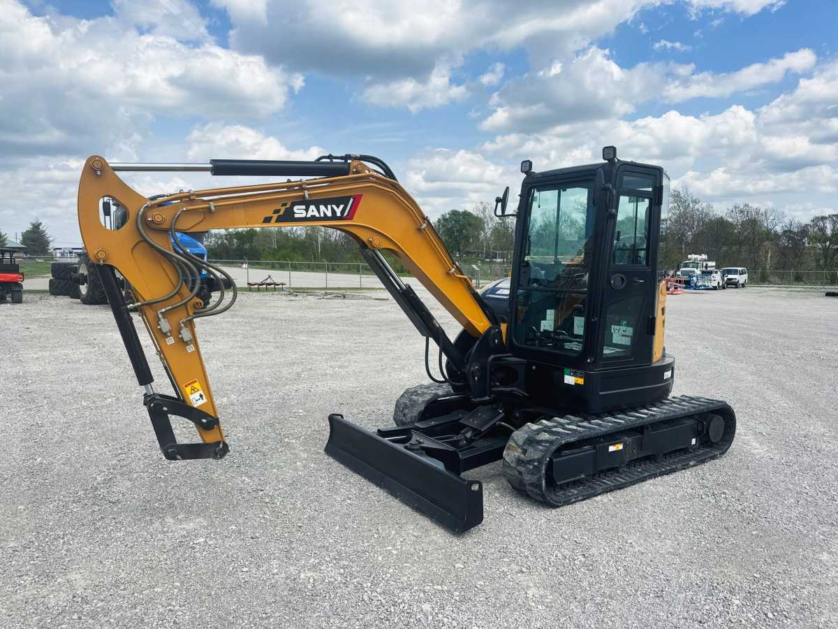 2026 SANY SANY SY50U EXCAVATOR WITH ANGLE BLADE Photo 1