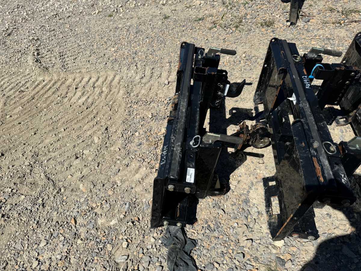 SKID STEER 3PT ADAPTER Photo 1