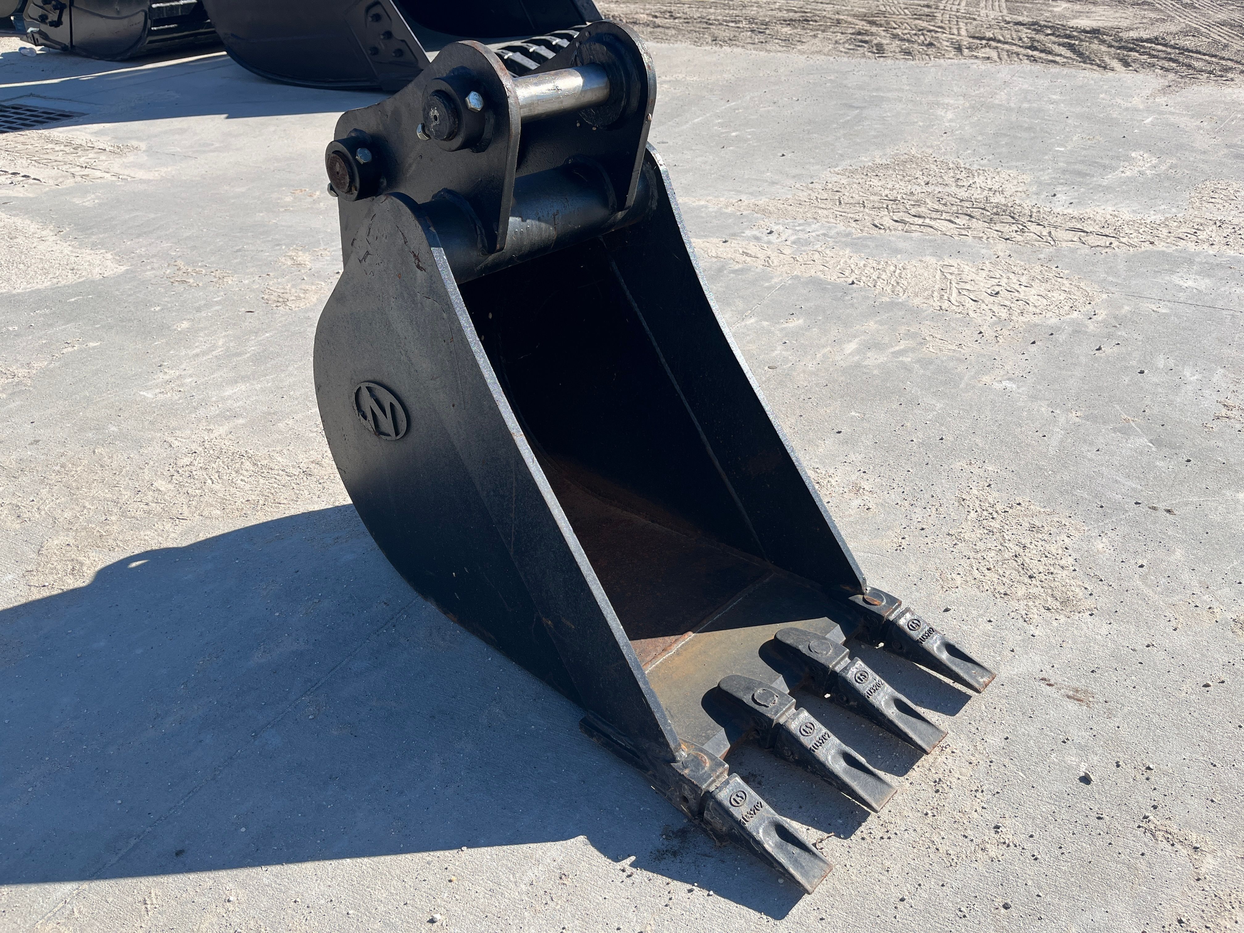 18" EXCAVATOR DIGGING BUCKET 50MM PIN Photo 4 Thumbnail
