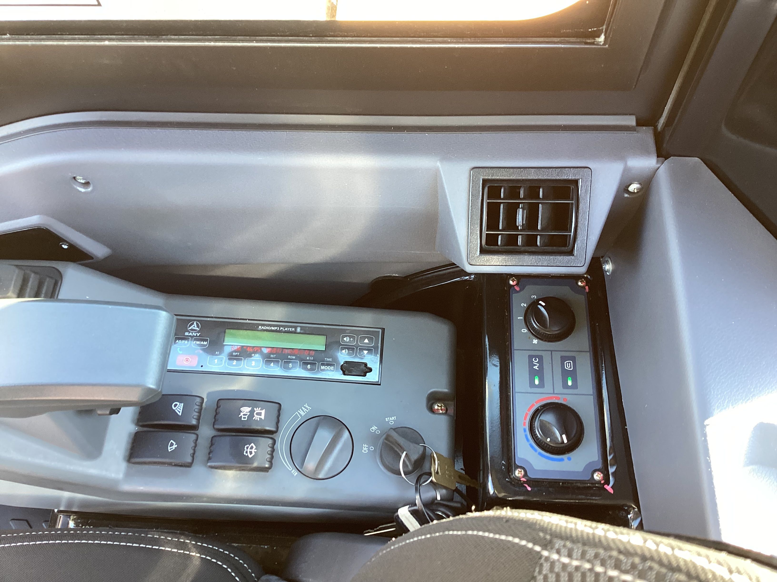 2023 SANY SY50U Photo 8 Thumbnail