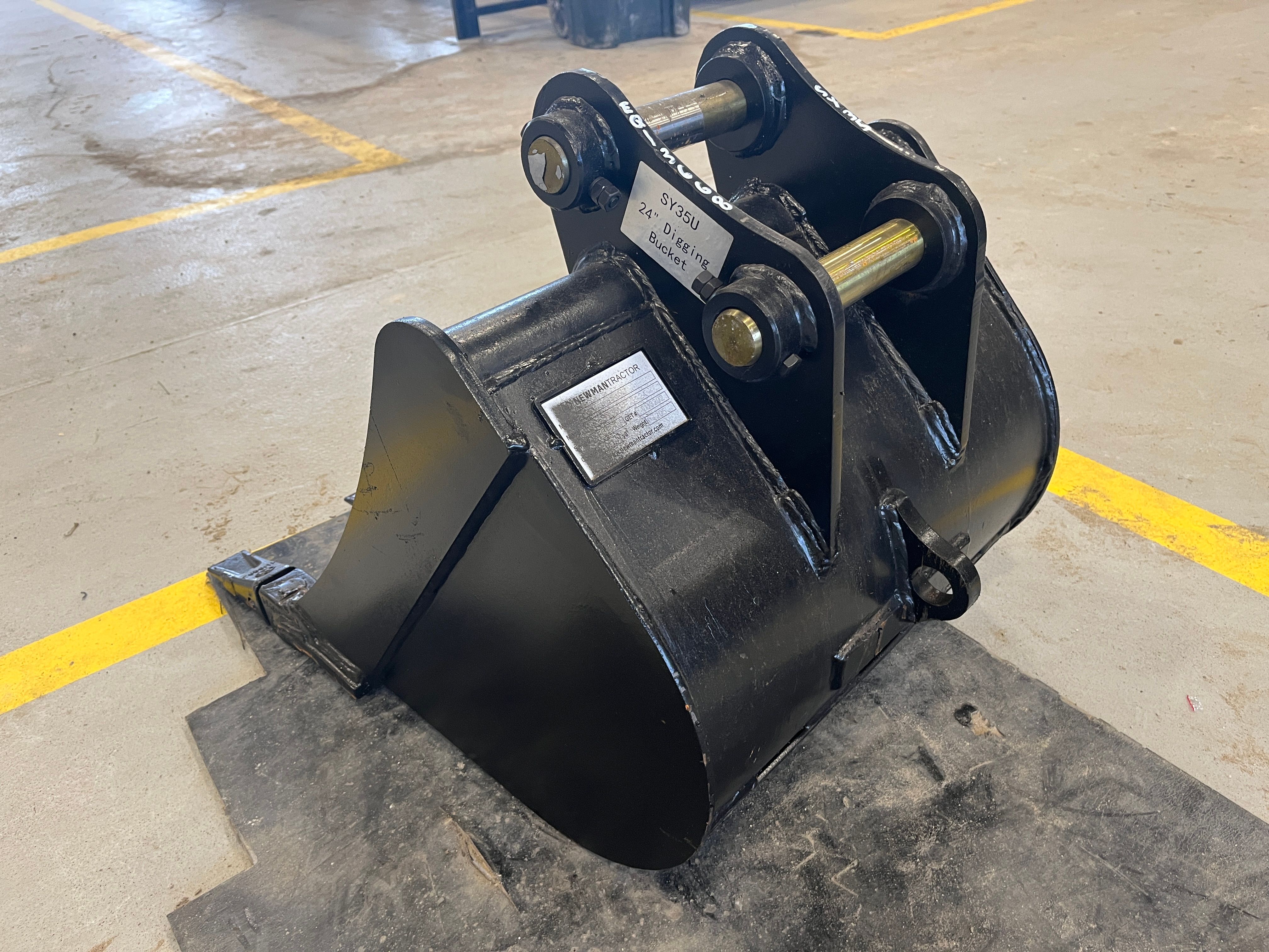 24" BUCKET FOR SY35U Photo 2 Thumbnail