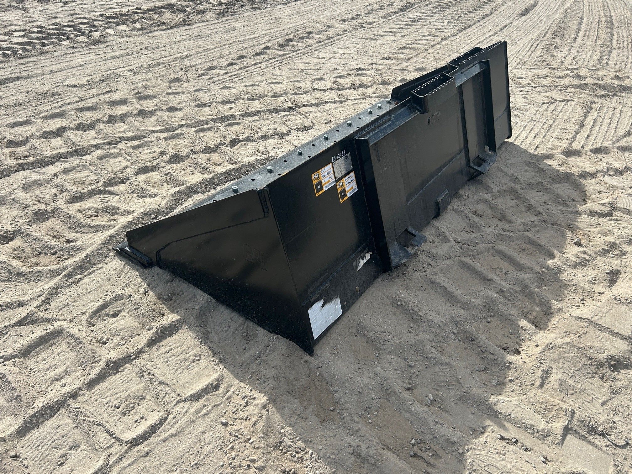 CAT 299D3 80" Skid Steer Bucket Photo 2 Thumbnail