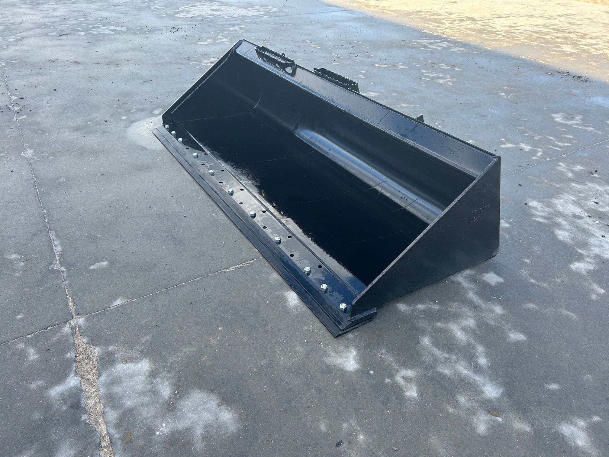 CAT 299D3 80" Skid Steer Bucket Photo 1 Thumbnail