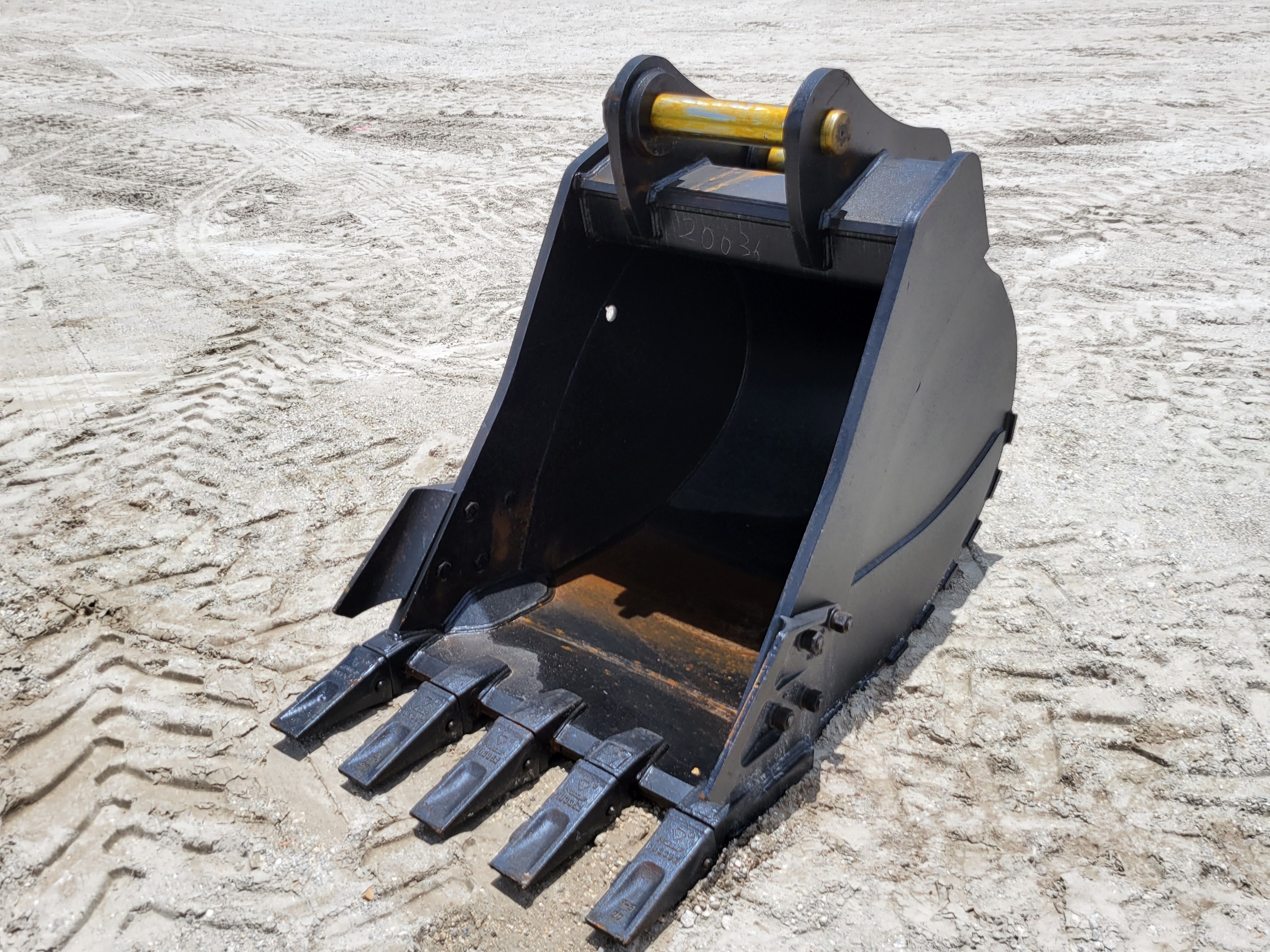 36" BUCKET FOR SY215C Photo 1 Thumbnail