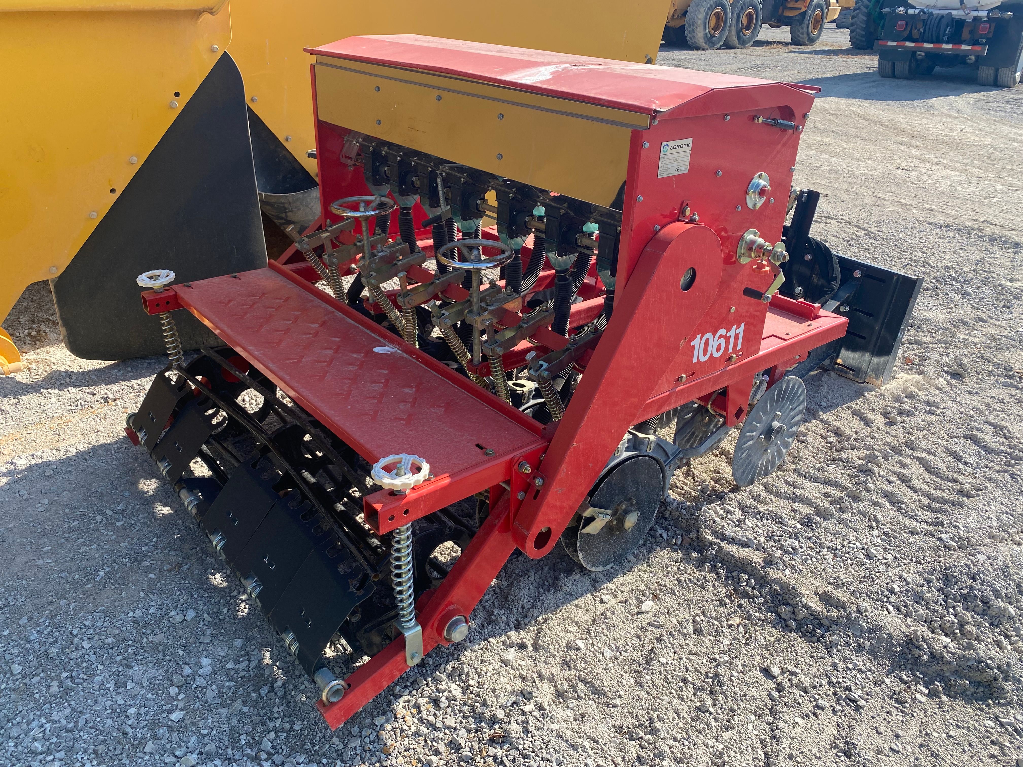 48" 3 POINT HITCH NO TILL DRILL SEEDER Photo 1 Thumbnail