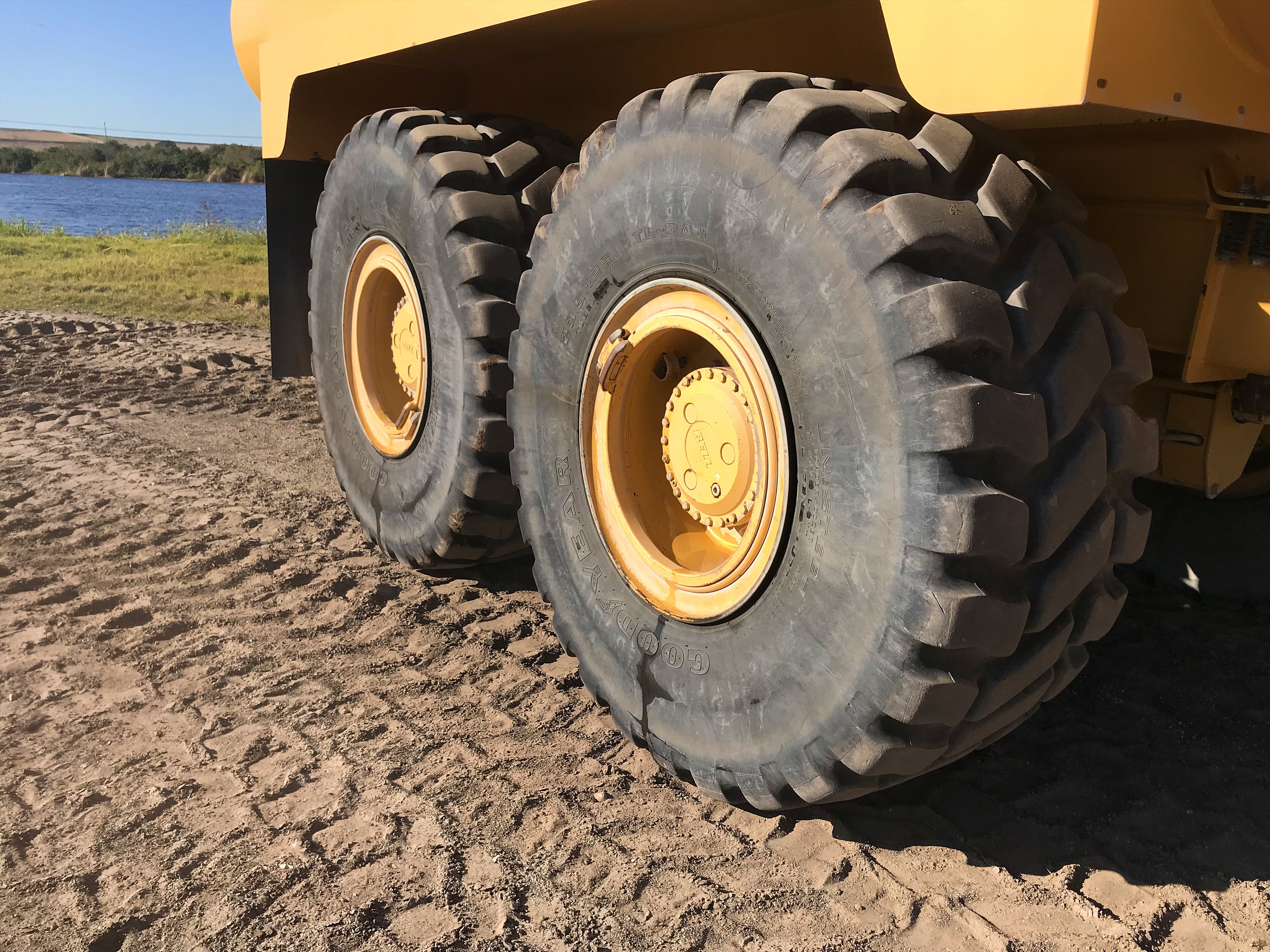 2015 BELL B30E Photo 14 Thumbnail