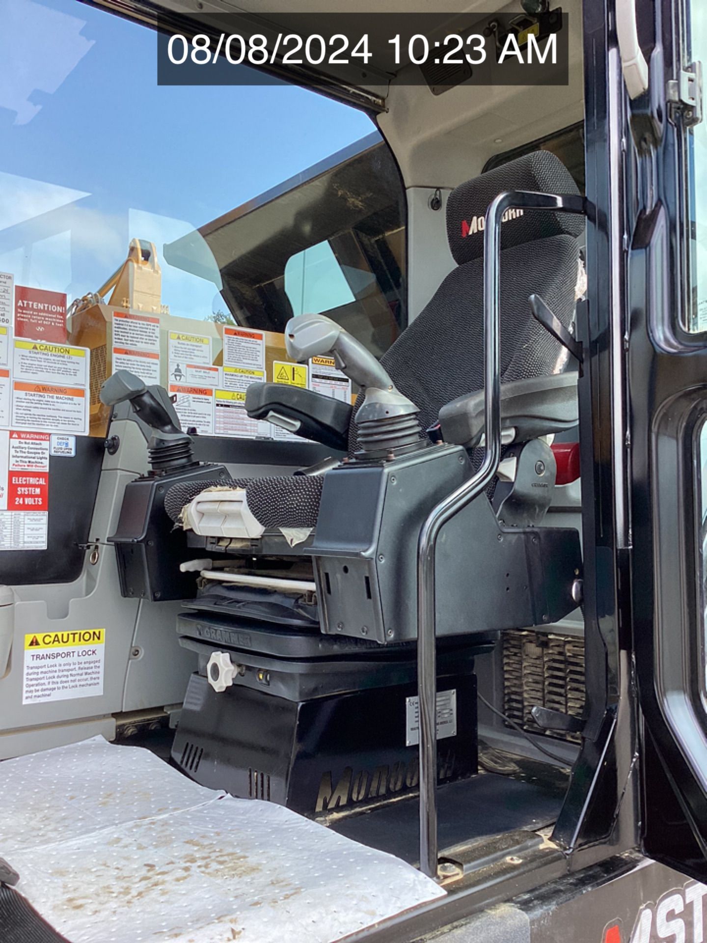 2023 MOROOKA MST 2200VDR Photo 3 Thumbnail