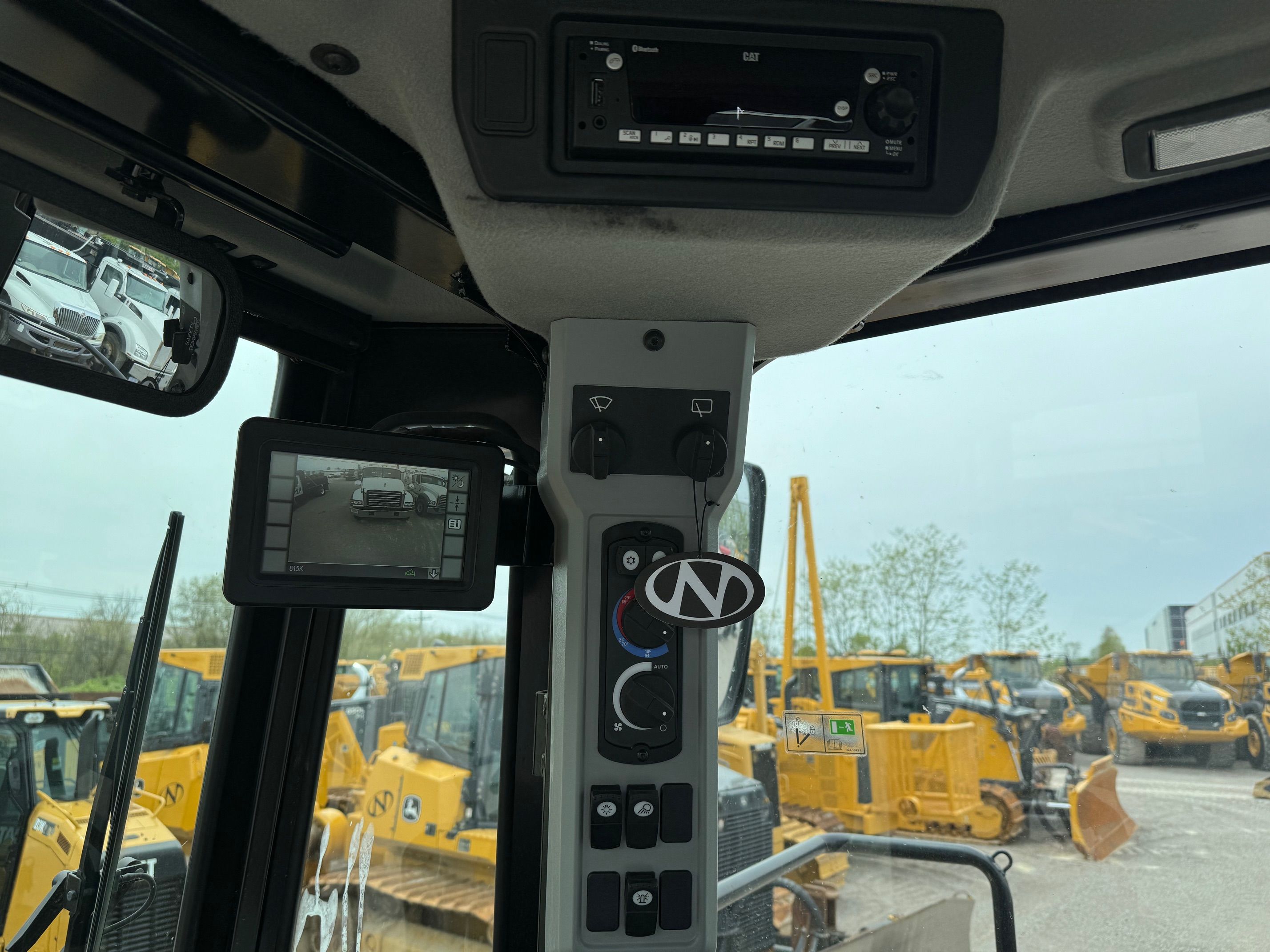 2023 CAT 815 Photo 7 Thumbnail