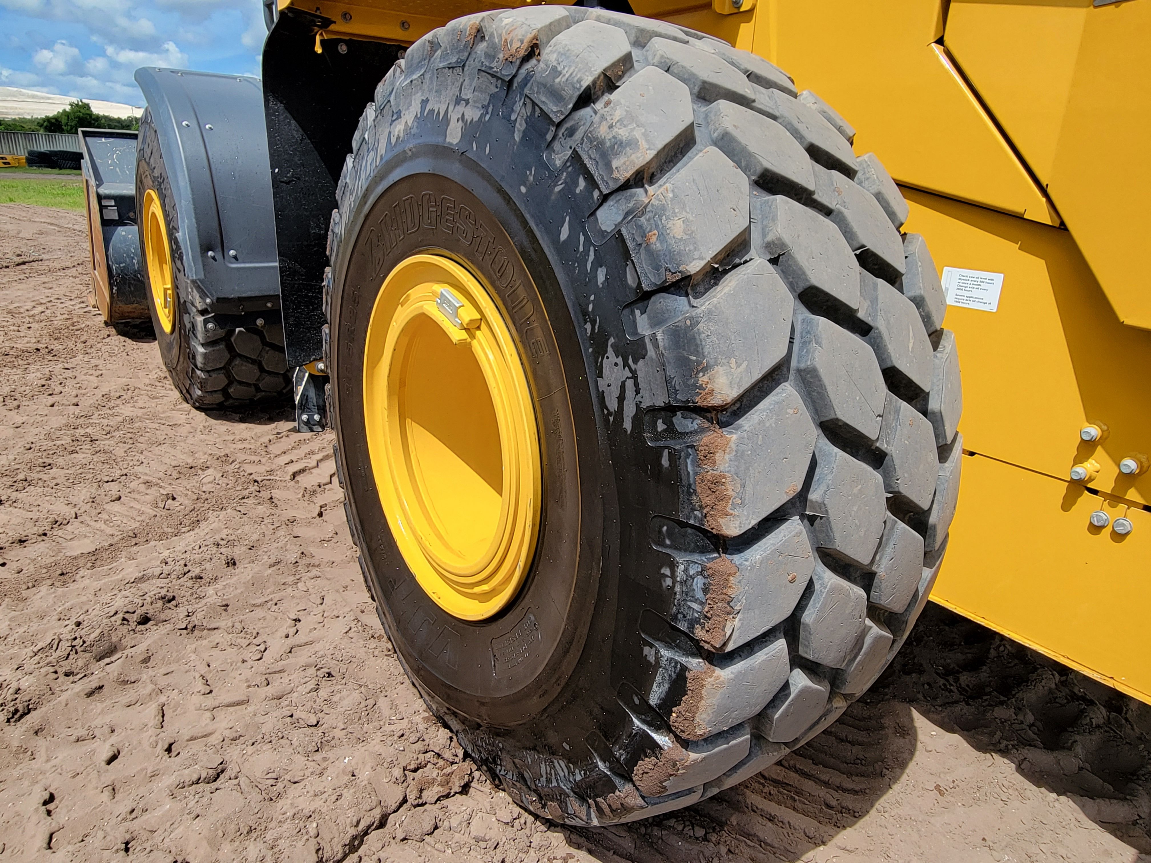 2021 JOHN DEERE 744L Photo 8 Thumbnail