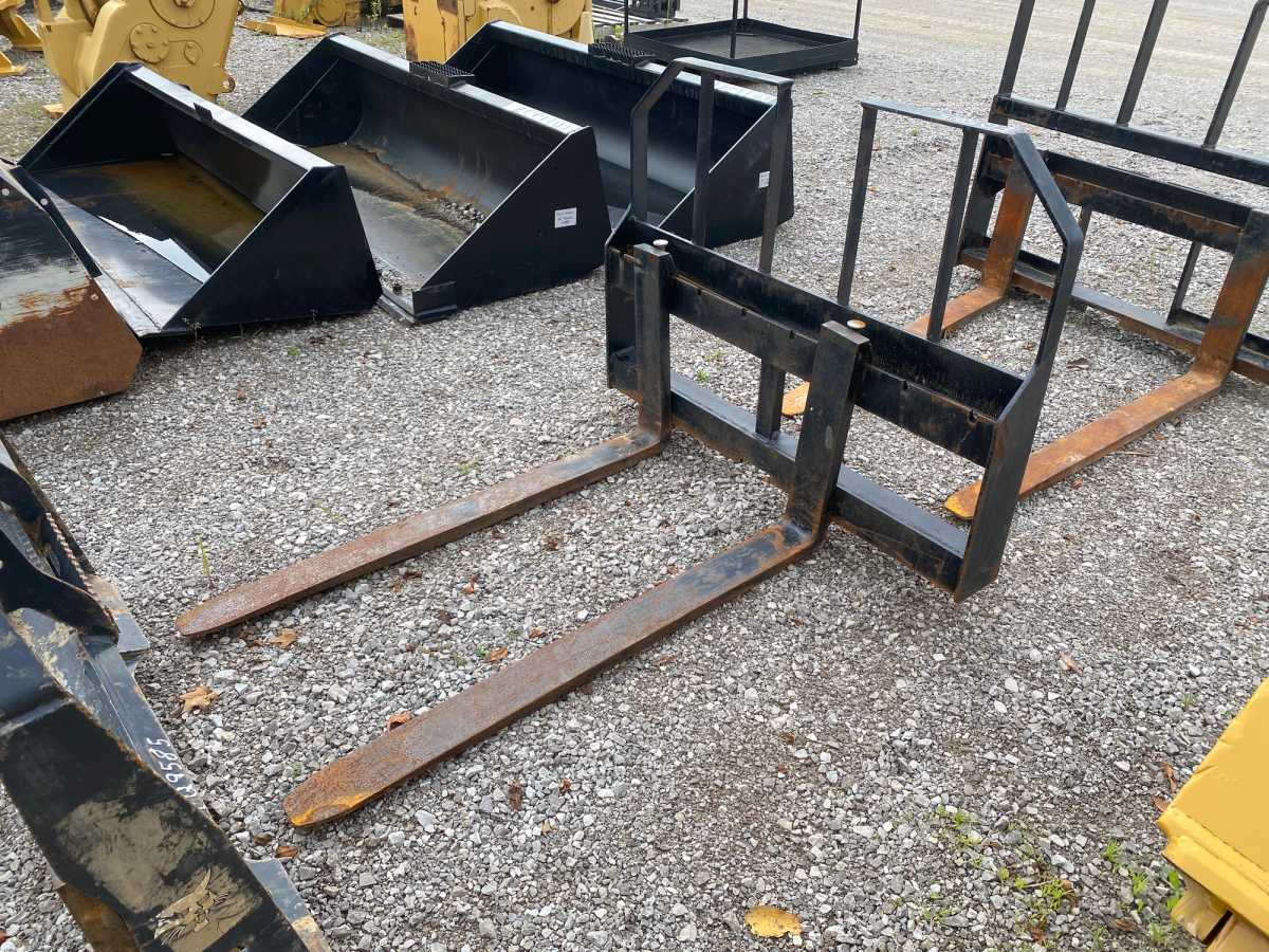 48" SKID STEER FORKS Photo 1