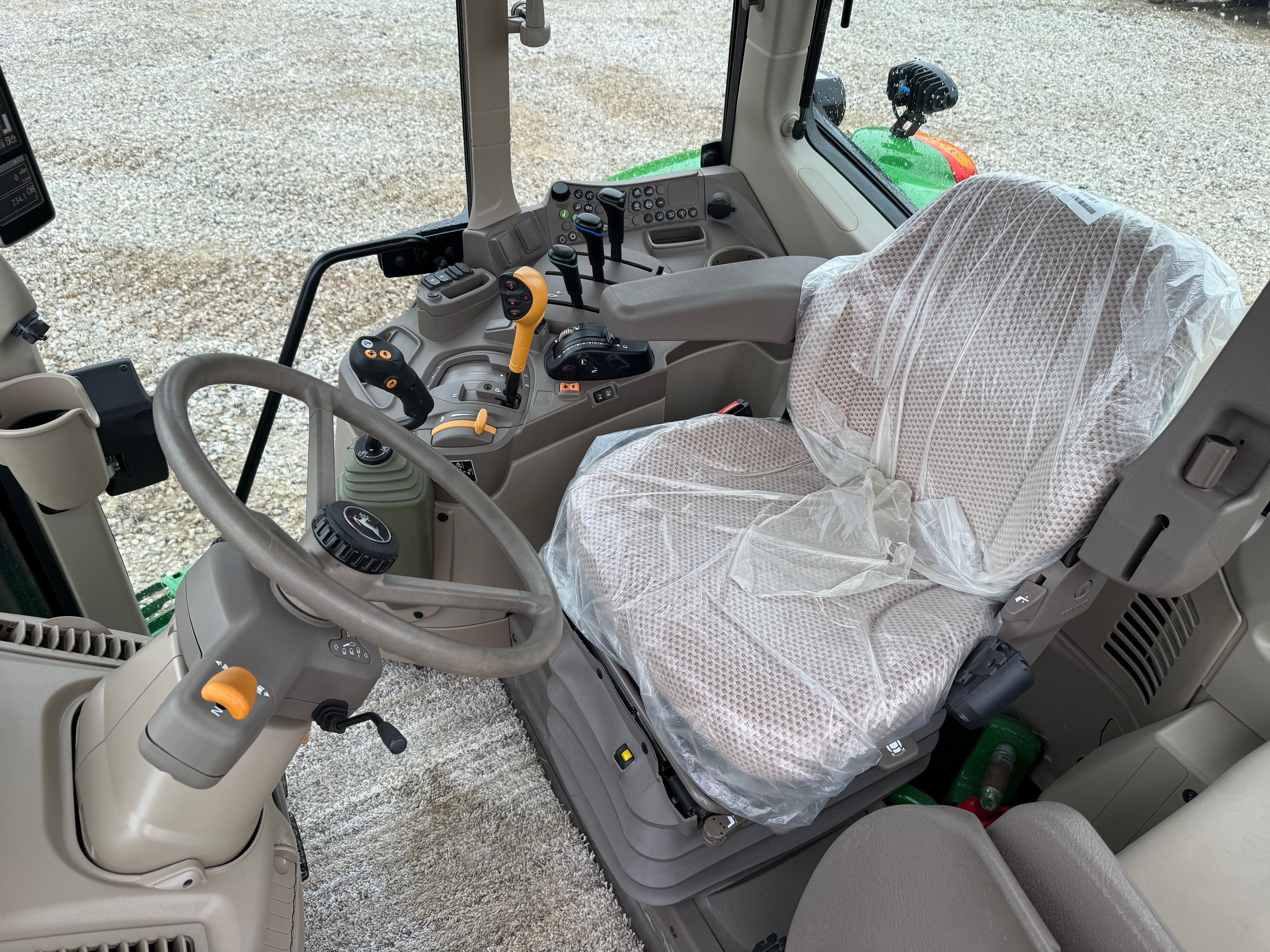 2022 JOHN DEERE 6155M Photo 10 Thumbnail