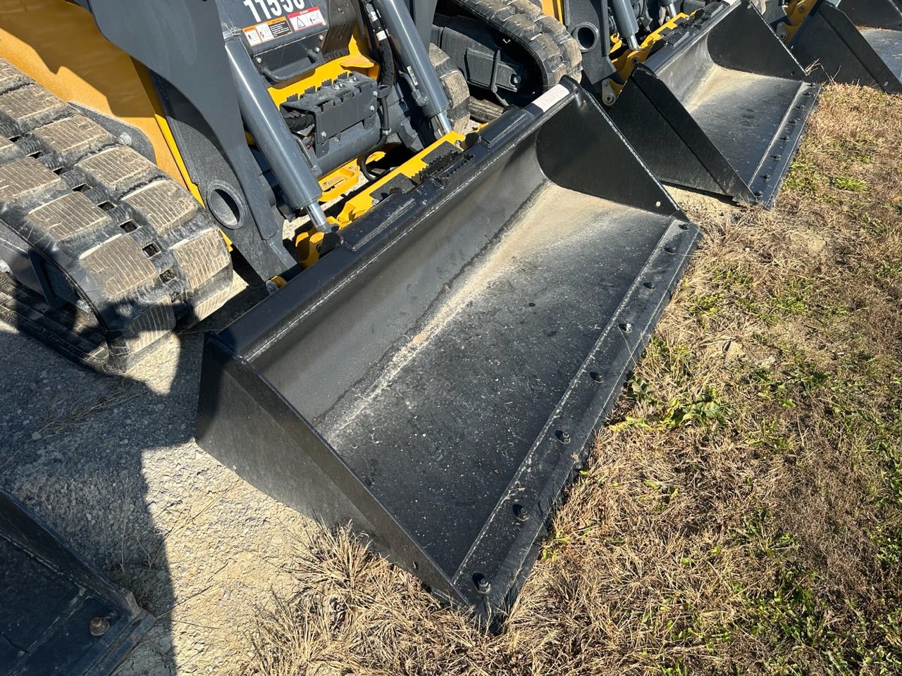 84" BUCKET FOR 333P Photo 2 Thumbnail