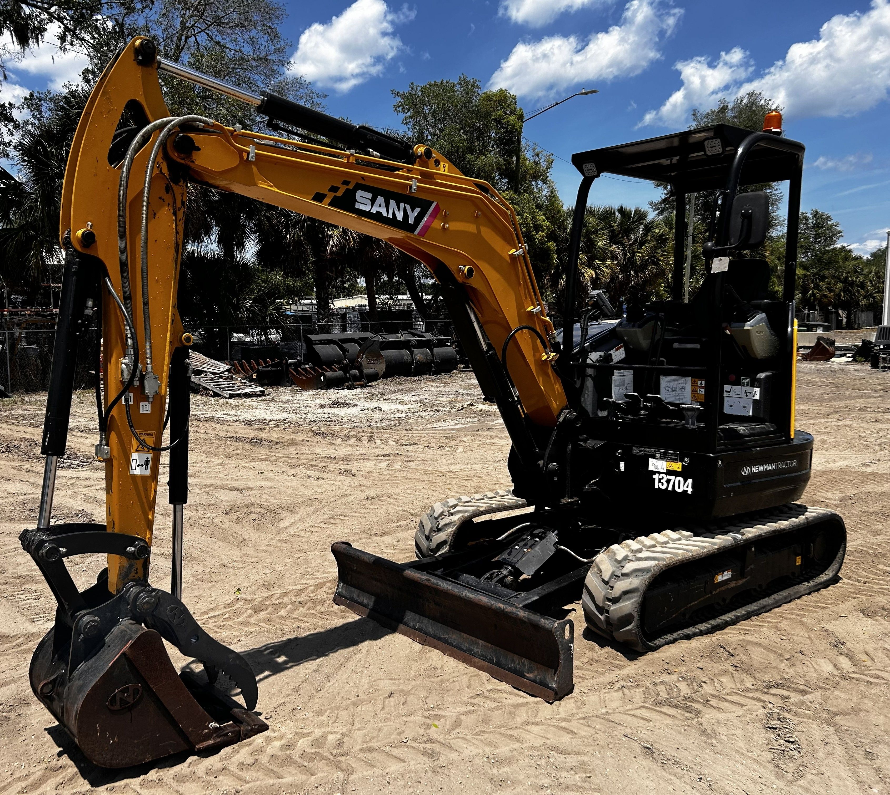 2023 SANY SANY SY35C EXCAVATOR (OPEN CANOPY) Photo 1