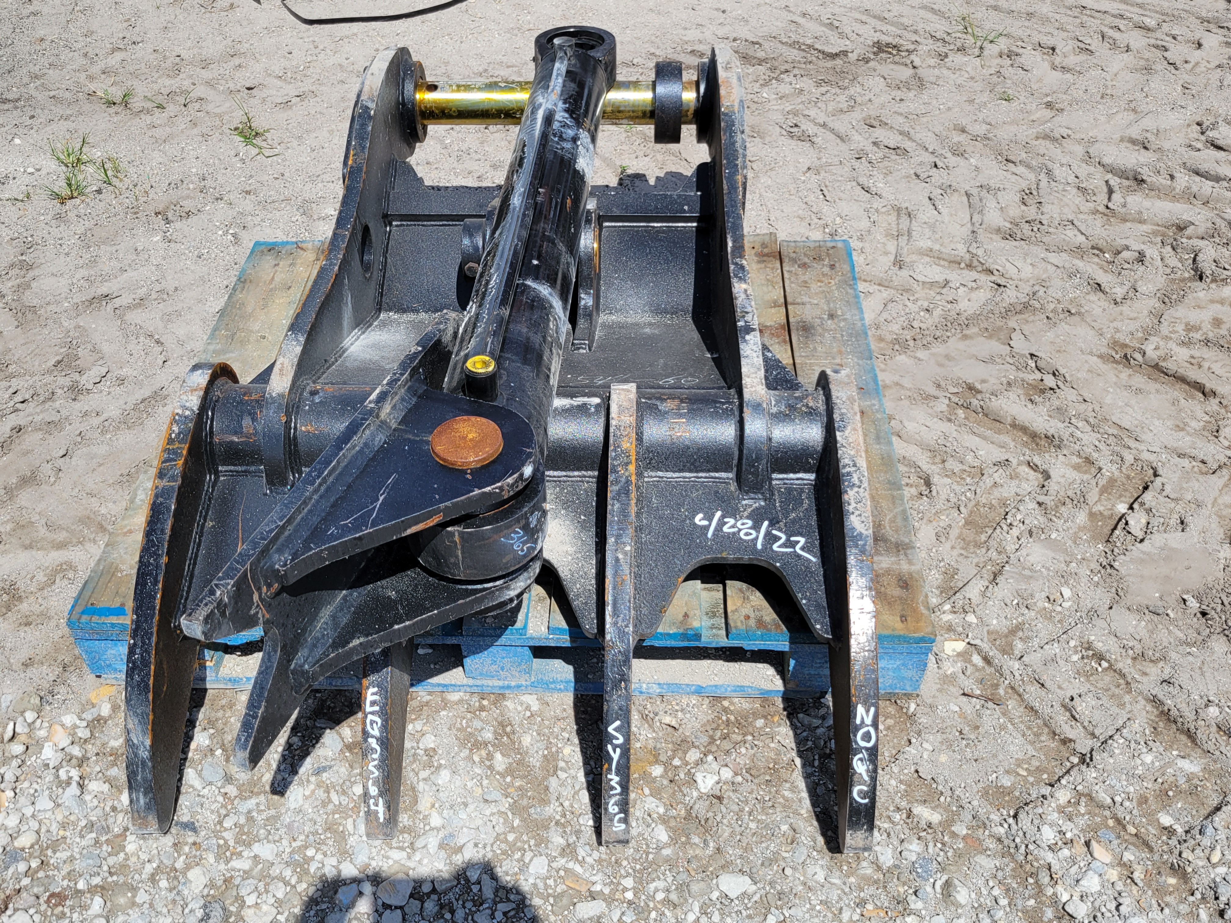 THUMB FOR SY365C (NO QUICK COUPLER) Photo 1 Thumbnail