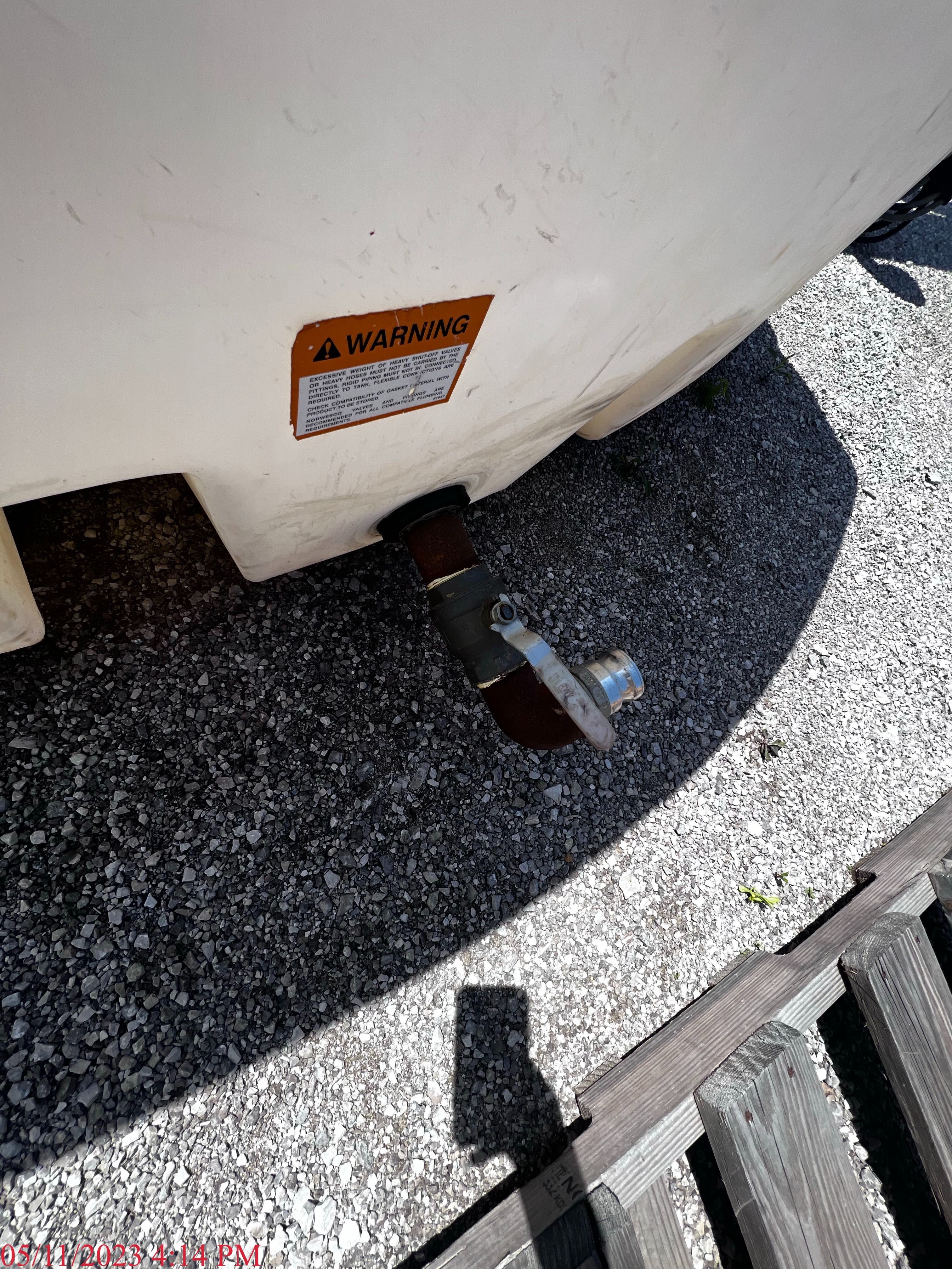 WATER HAULING TANK, 1600 GALLONS, LOW PROFILE Photo 2 Thumbnail