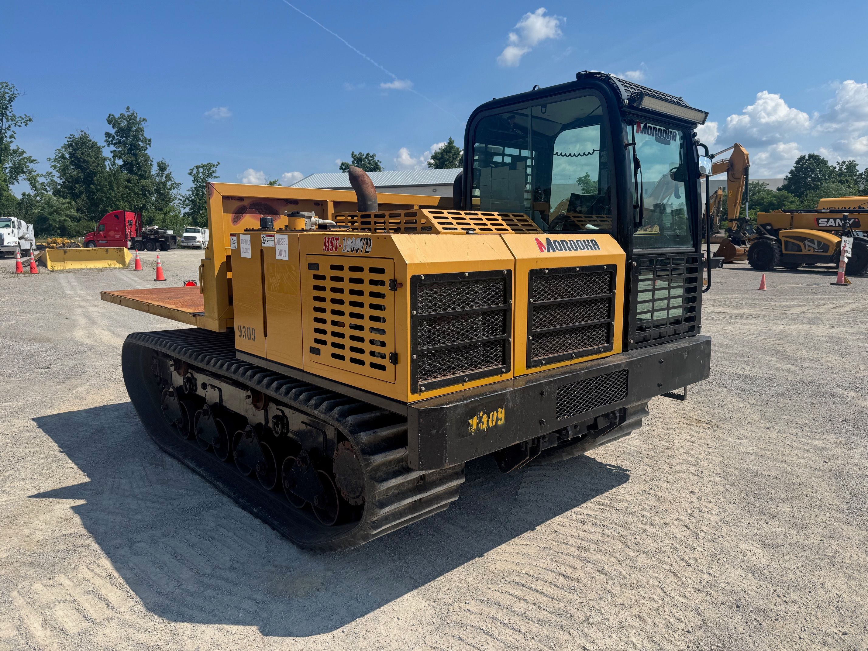 MOROOKA MST 1000VD CRAWLER CARRIER FLAT BED Photo 4 Thumbnail