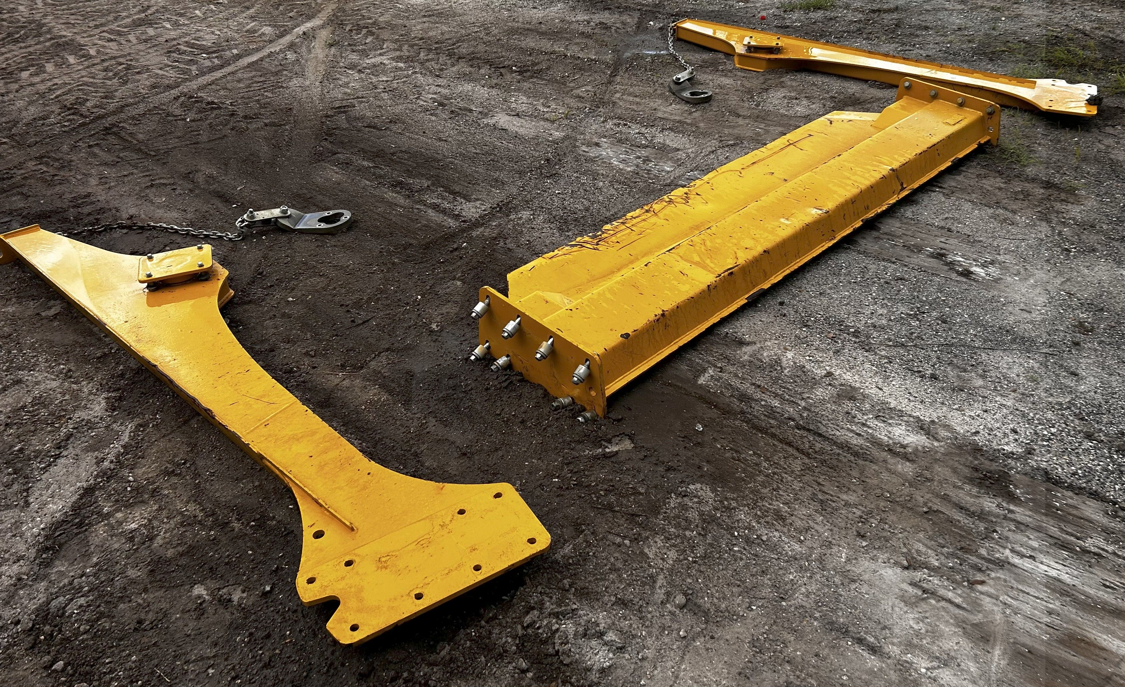 JOHN DEERE 310P TAILGATE Photo 1 Thumbnail